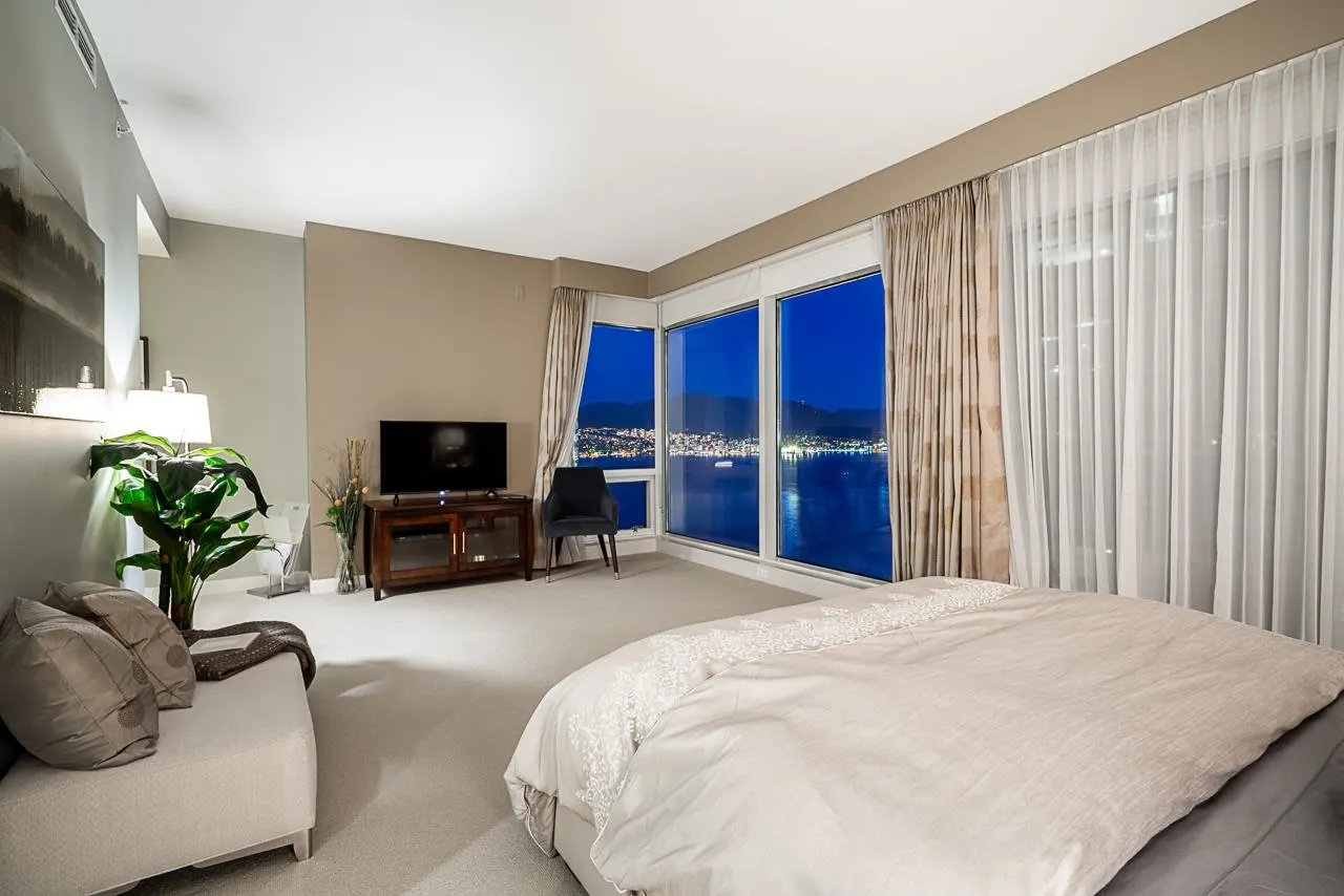 1139 W Cordova Street #2202