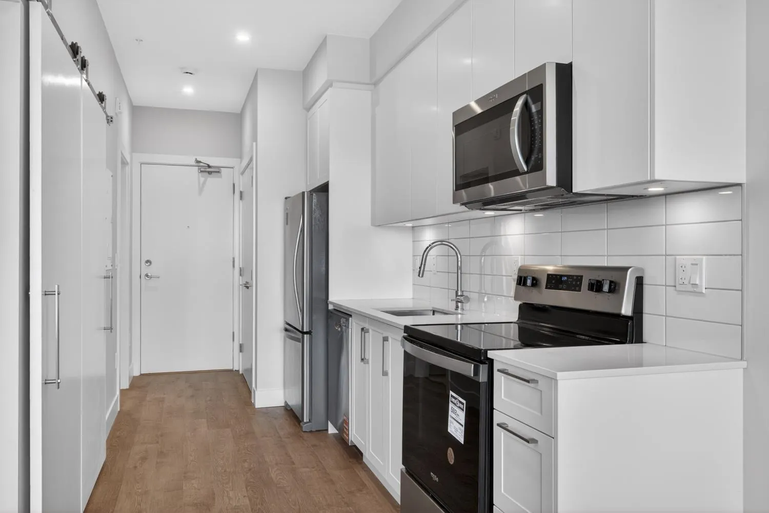 1942 Starling Drive #404