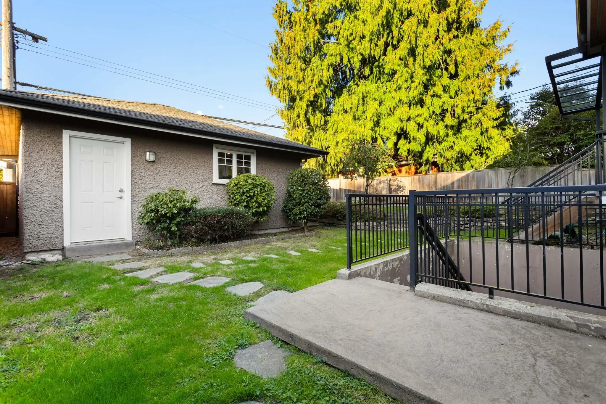 3895 W 23rd Avenue
