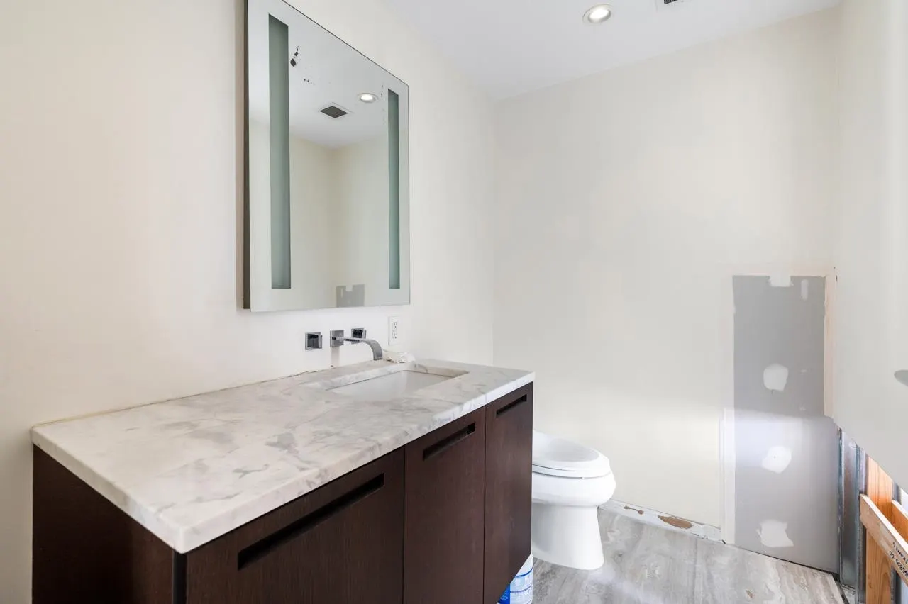 1011 W Cordova Street #2705
