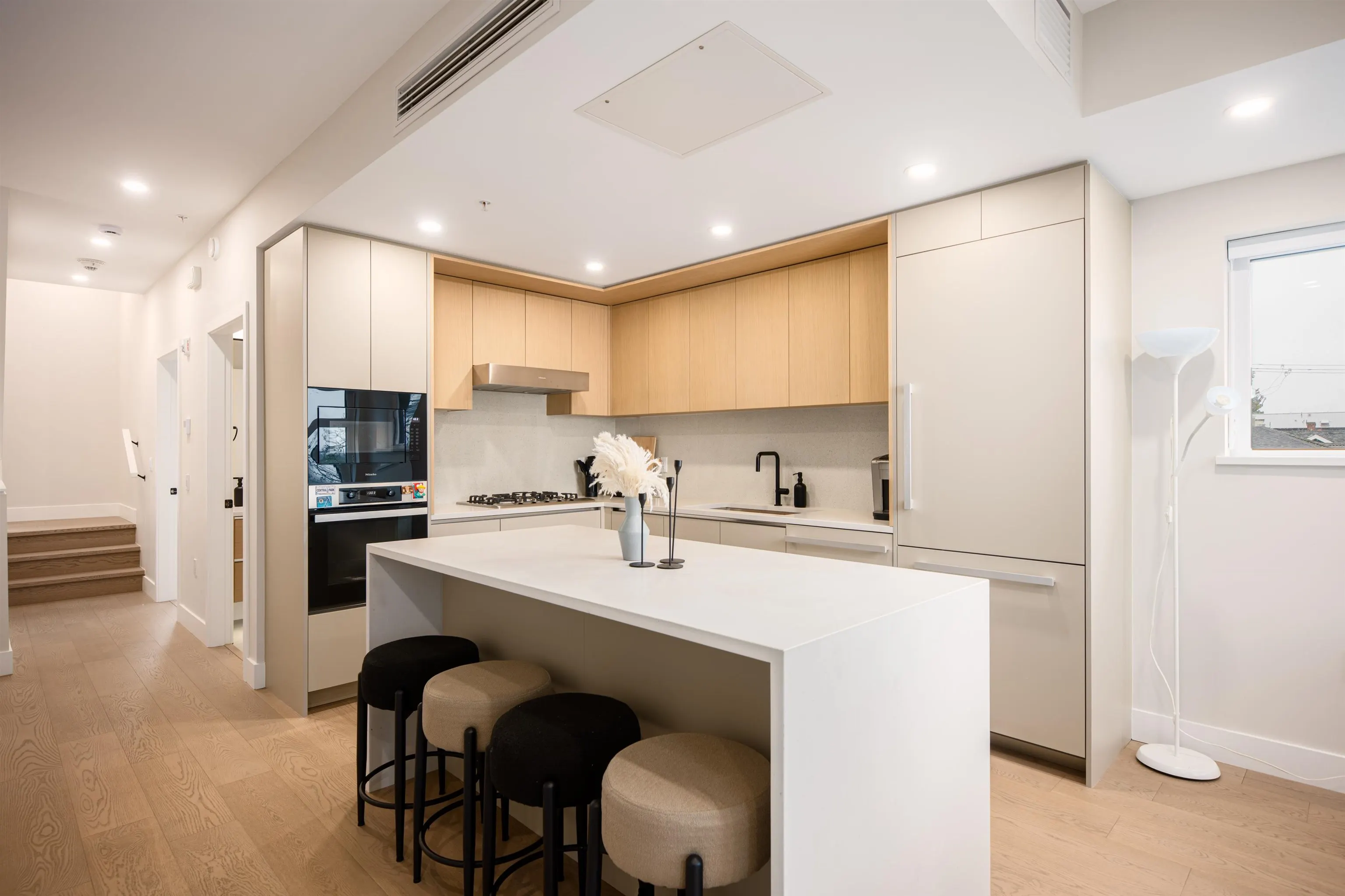 128 W Woodstock Avenue #2