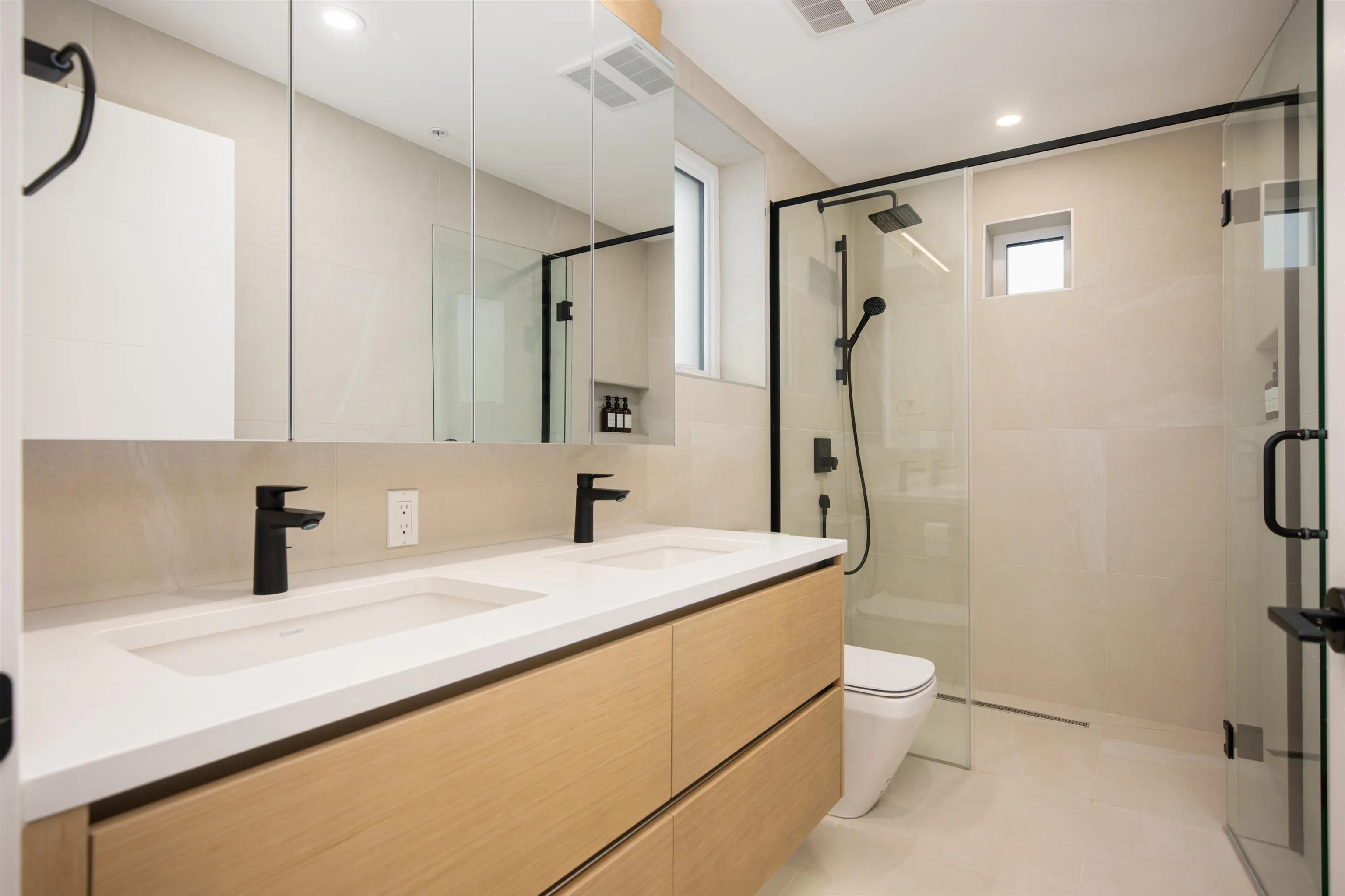 128 W Woodstock Avenue #2