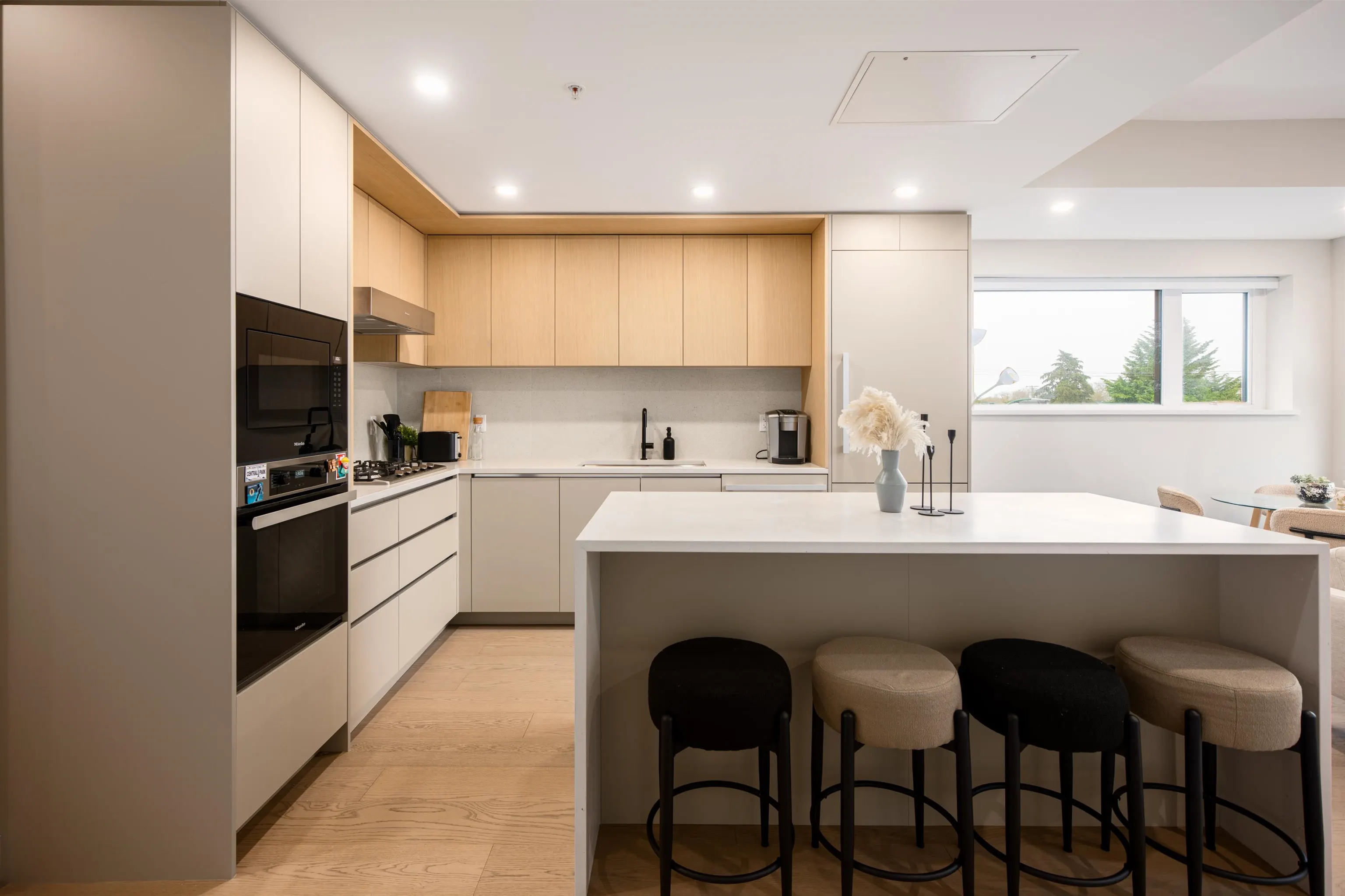 128 W Woodstock Avenue #2