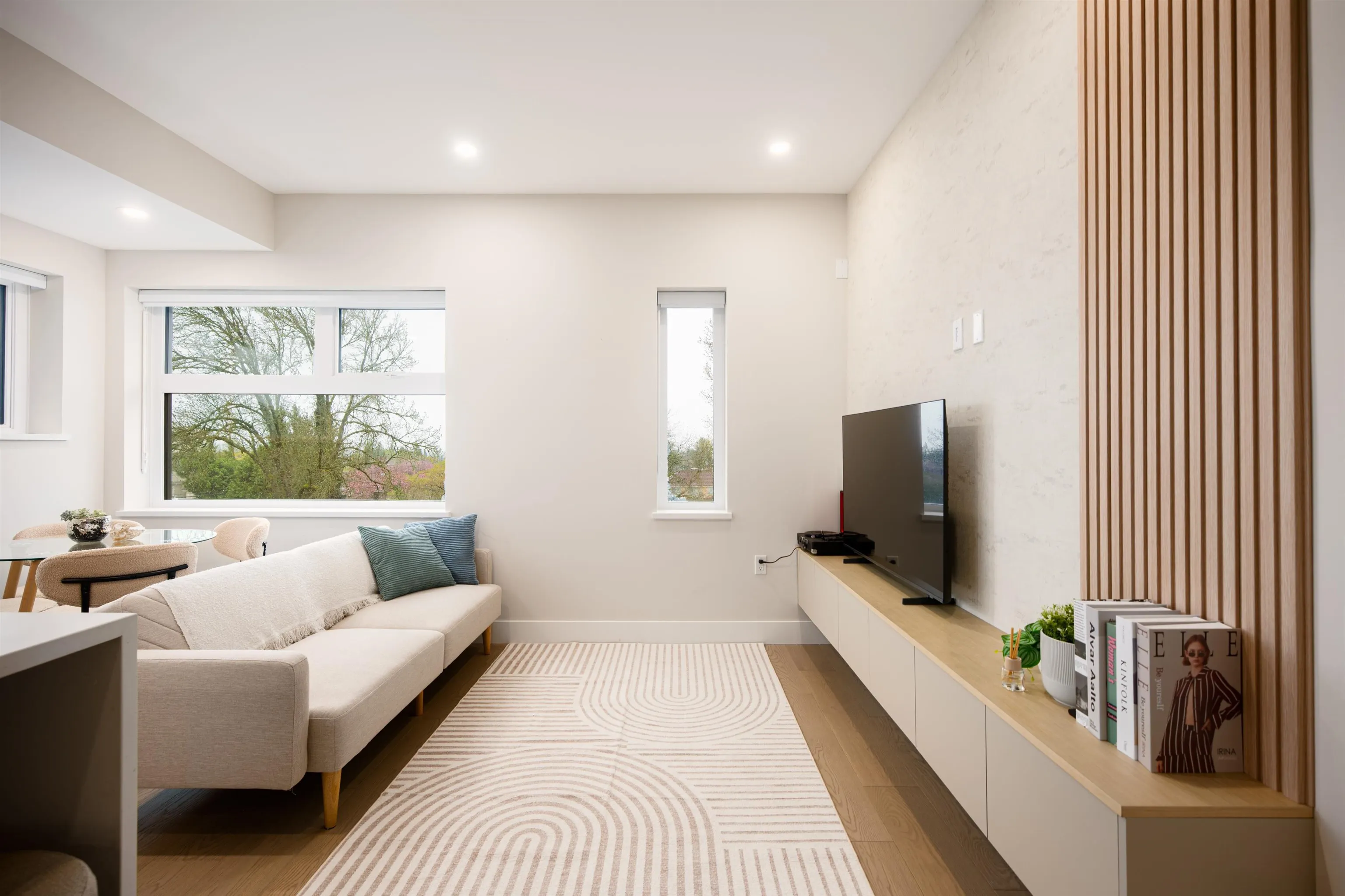 128 W Woodstock Avenue #2