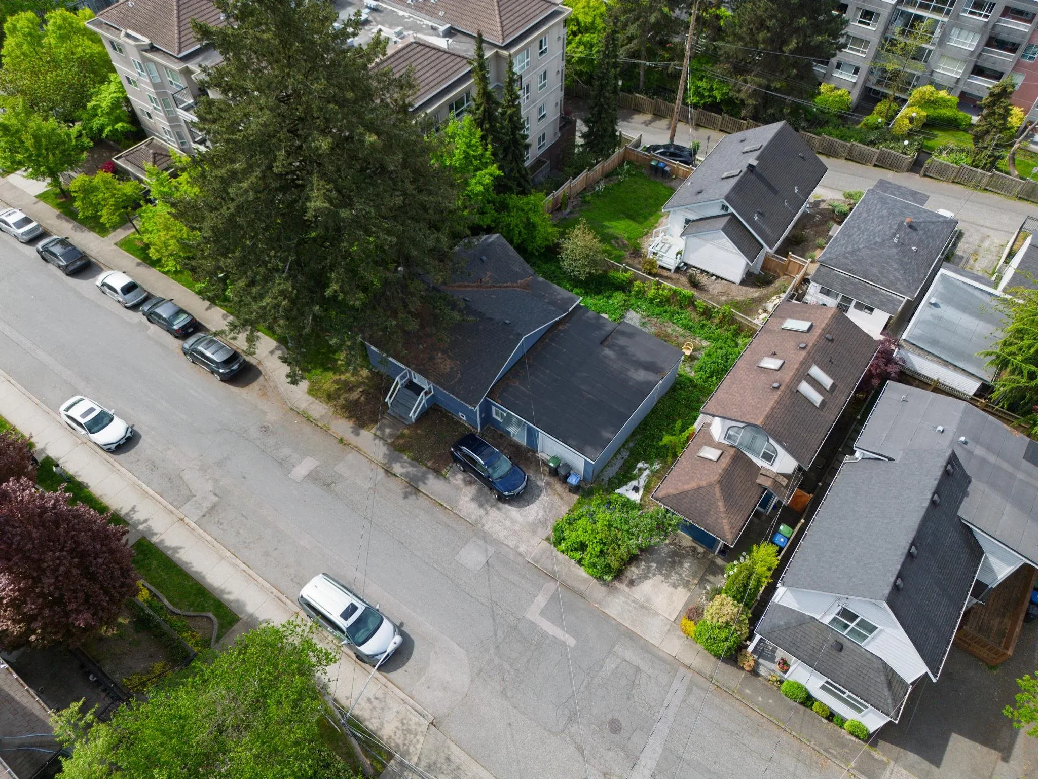 212 Mowat Street