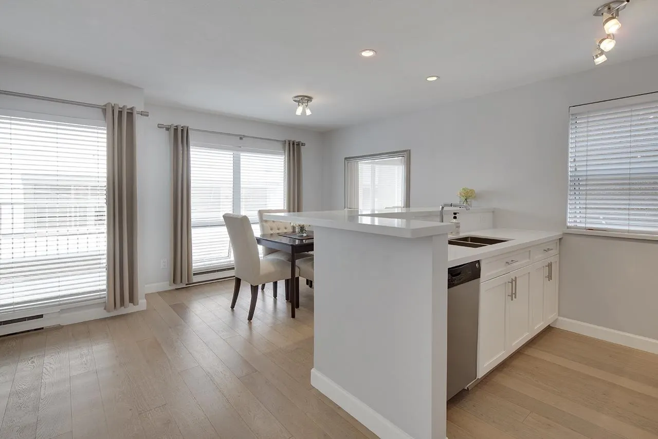 985 W 10th Avenue #203