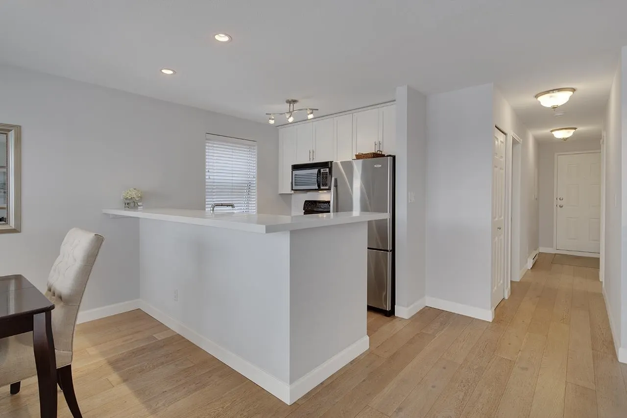 985 W 10th Avenue #203