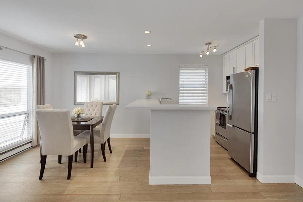 985 W 10th Avenue #203