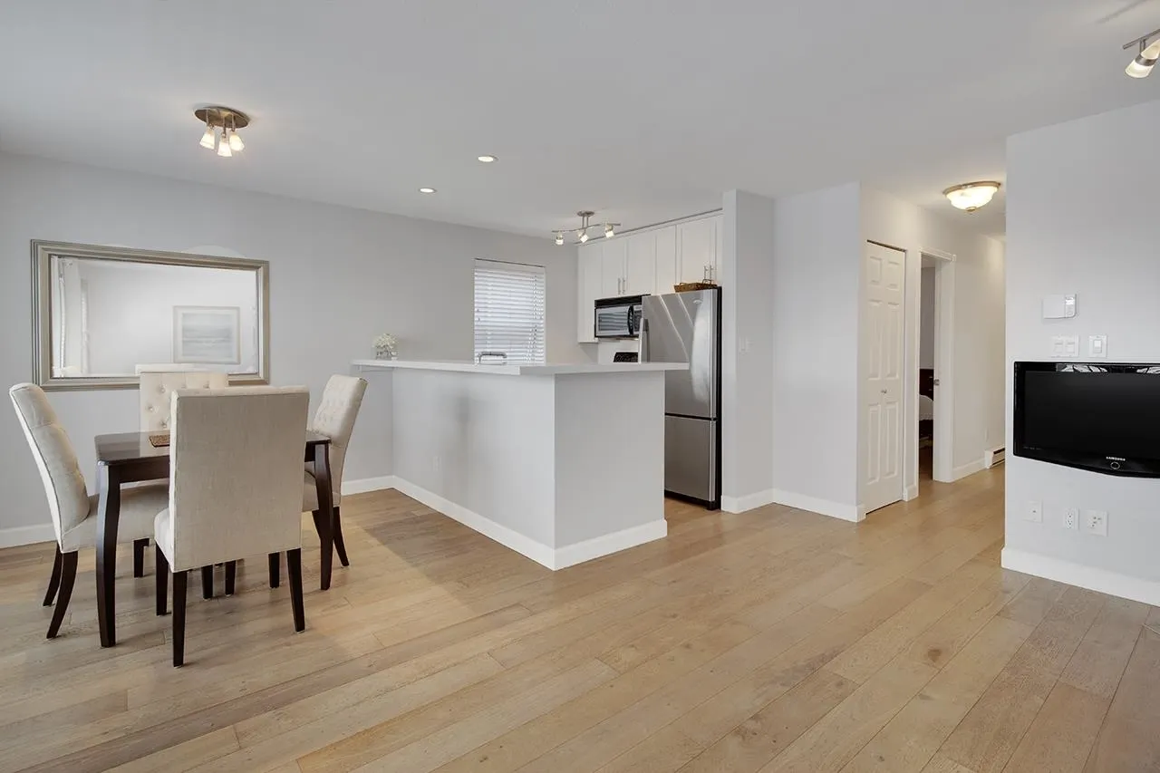 985 W 10th Avenue #203