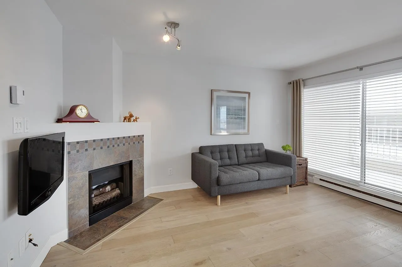 985 W 10th Avenue #203