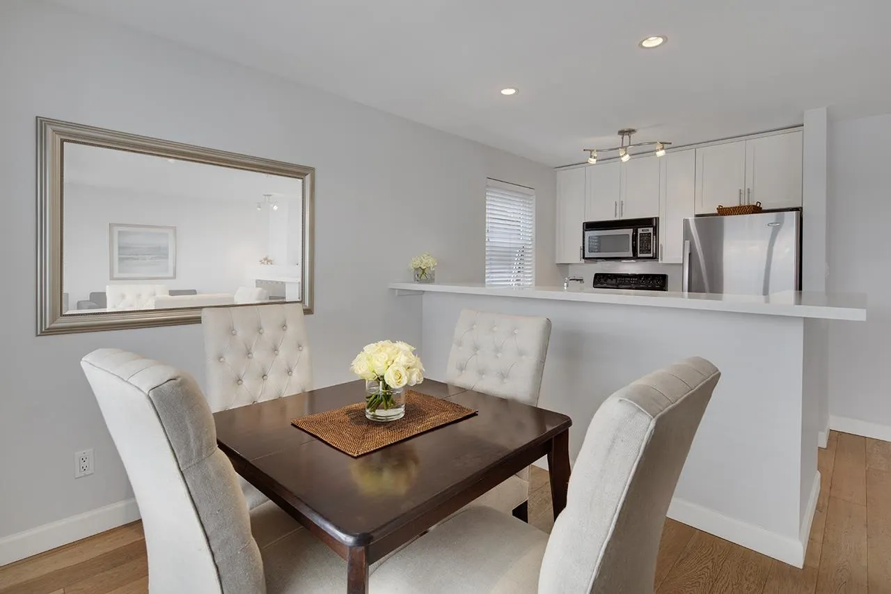 985 W 10th Avenue #203