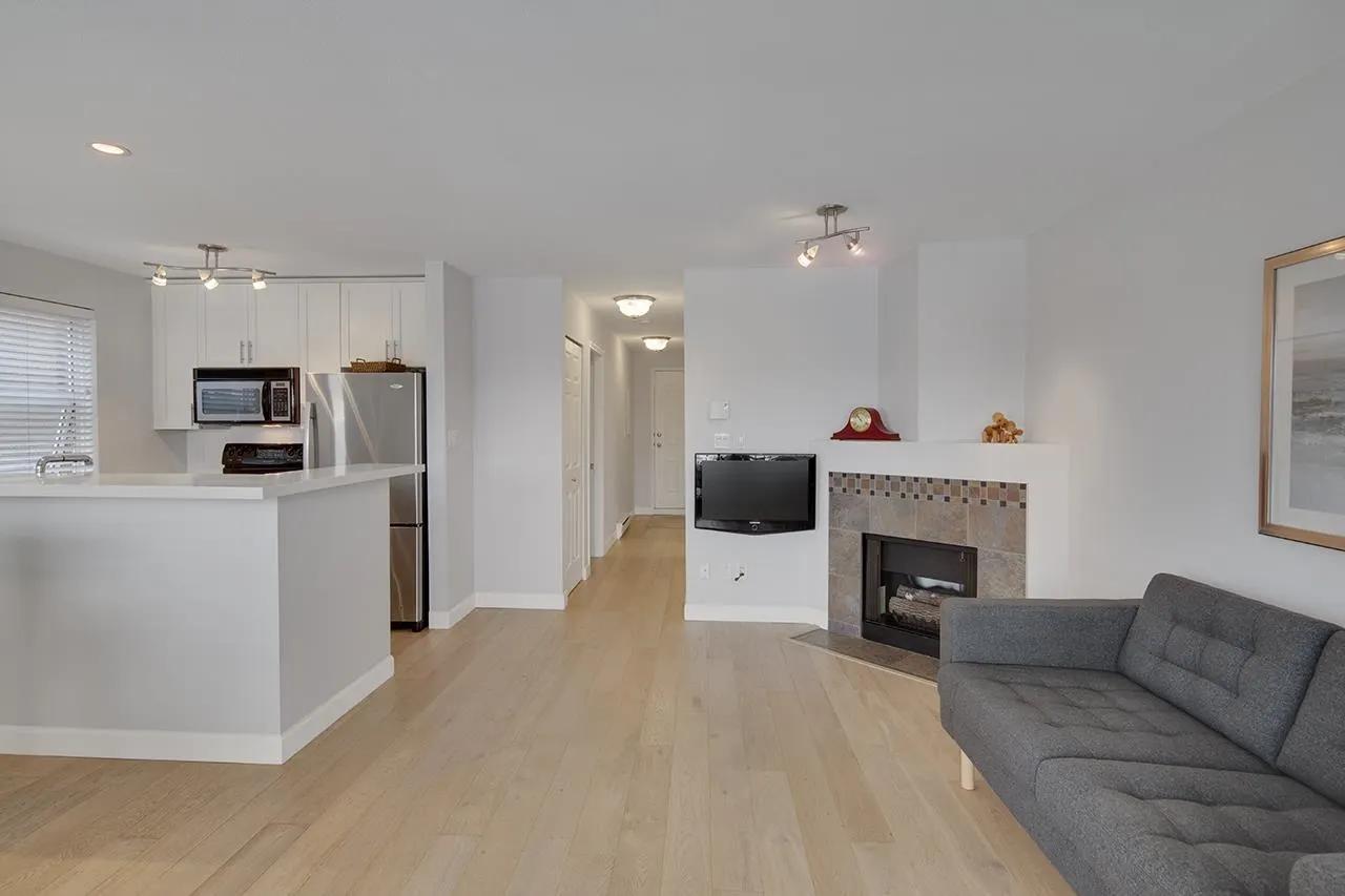 985 W 10th Avenue #203