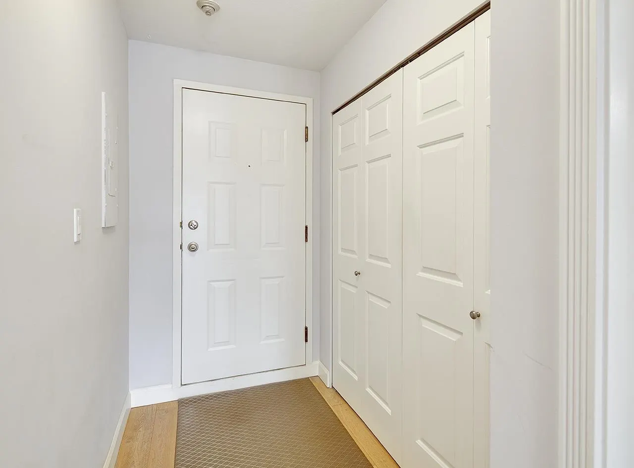 985 W 10th Avenue #203