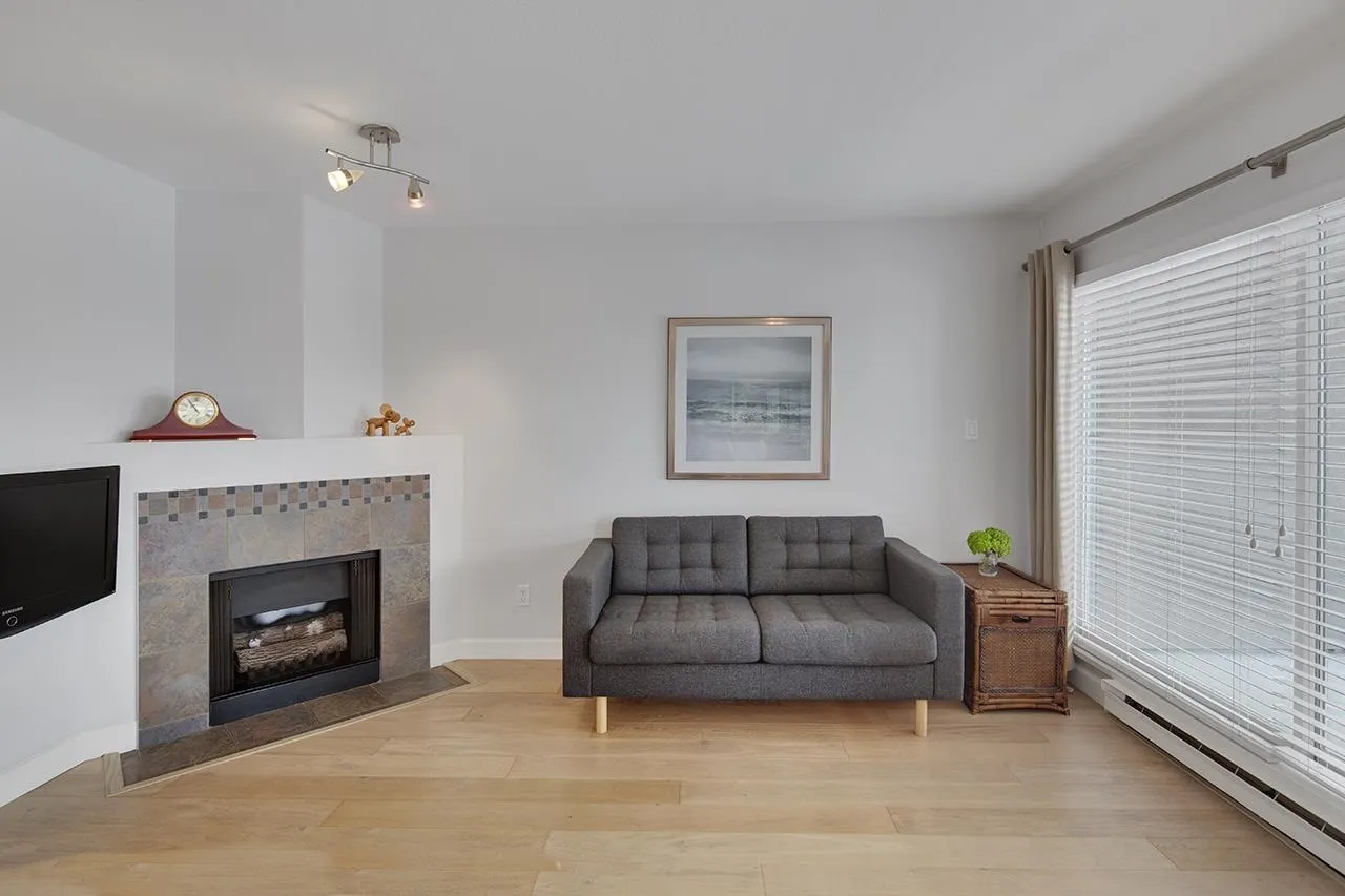 985 W 10th Avenue #203