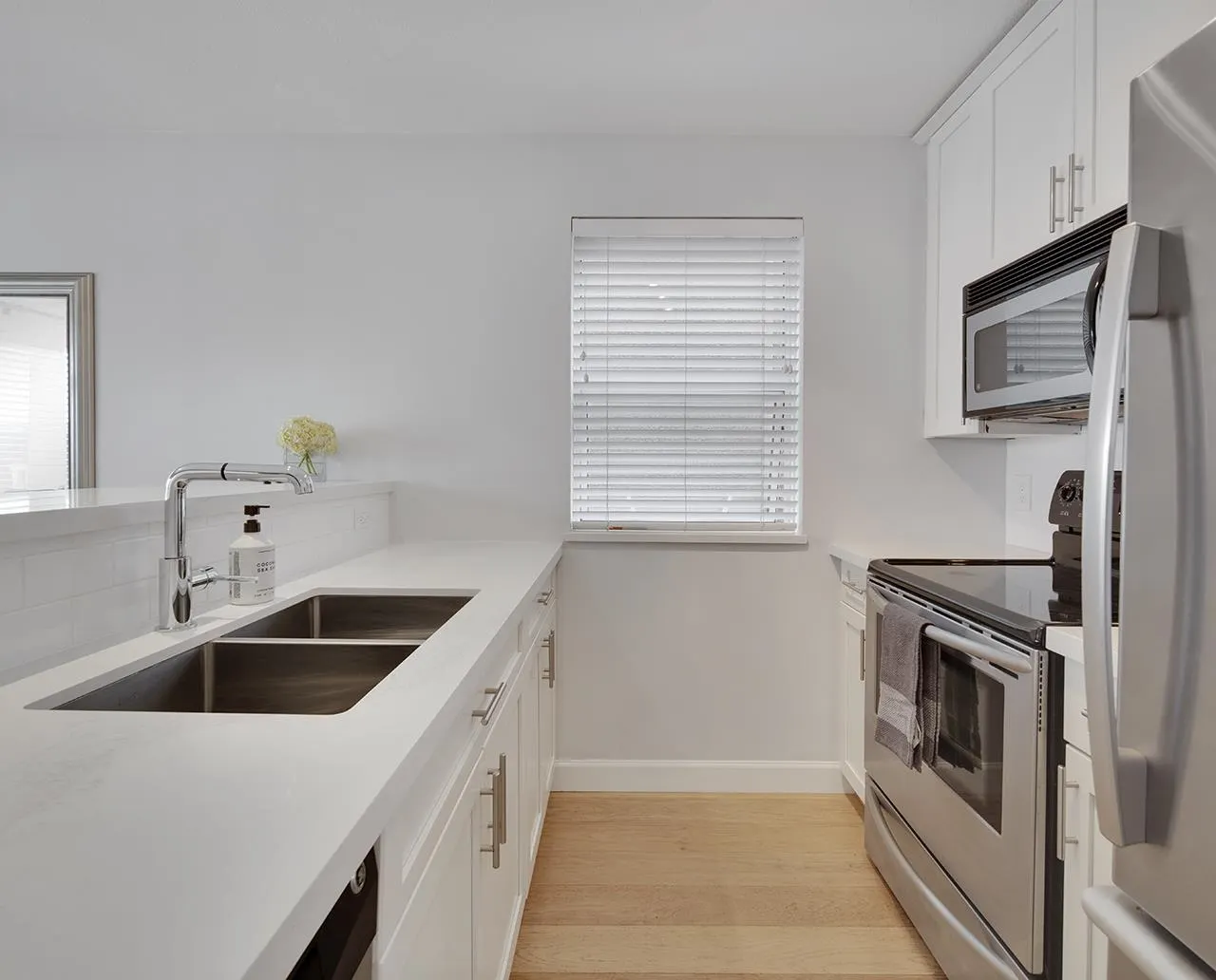 985 W 10th Avenue #203
