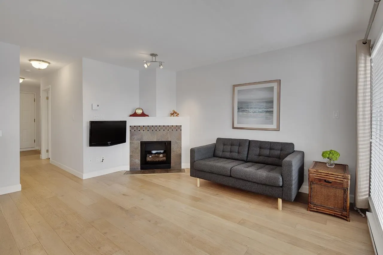 985 W 10th Avenue #203