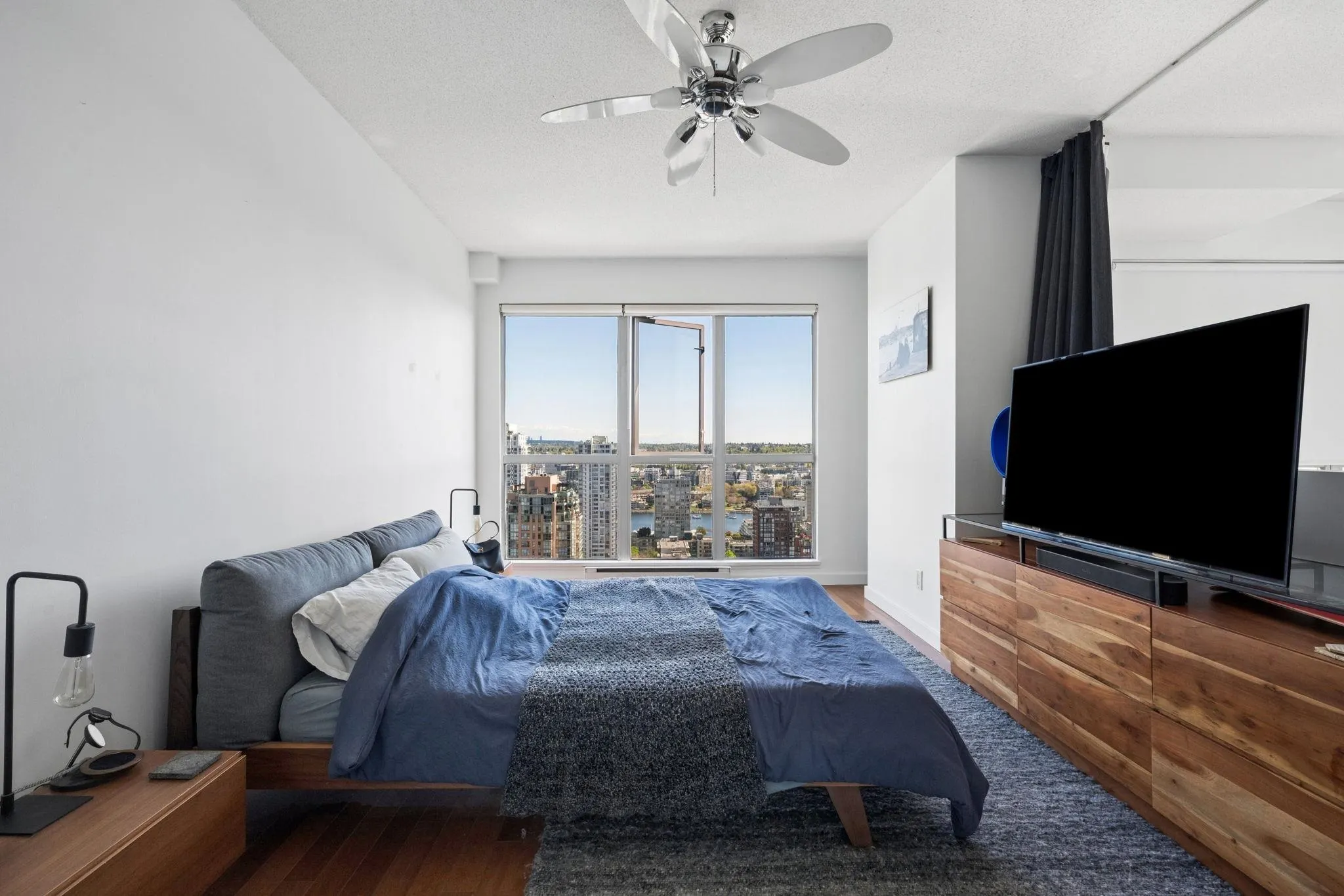 1238 Richards Street #2601