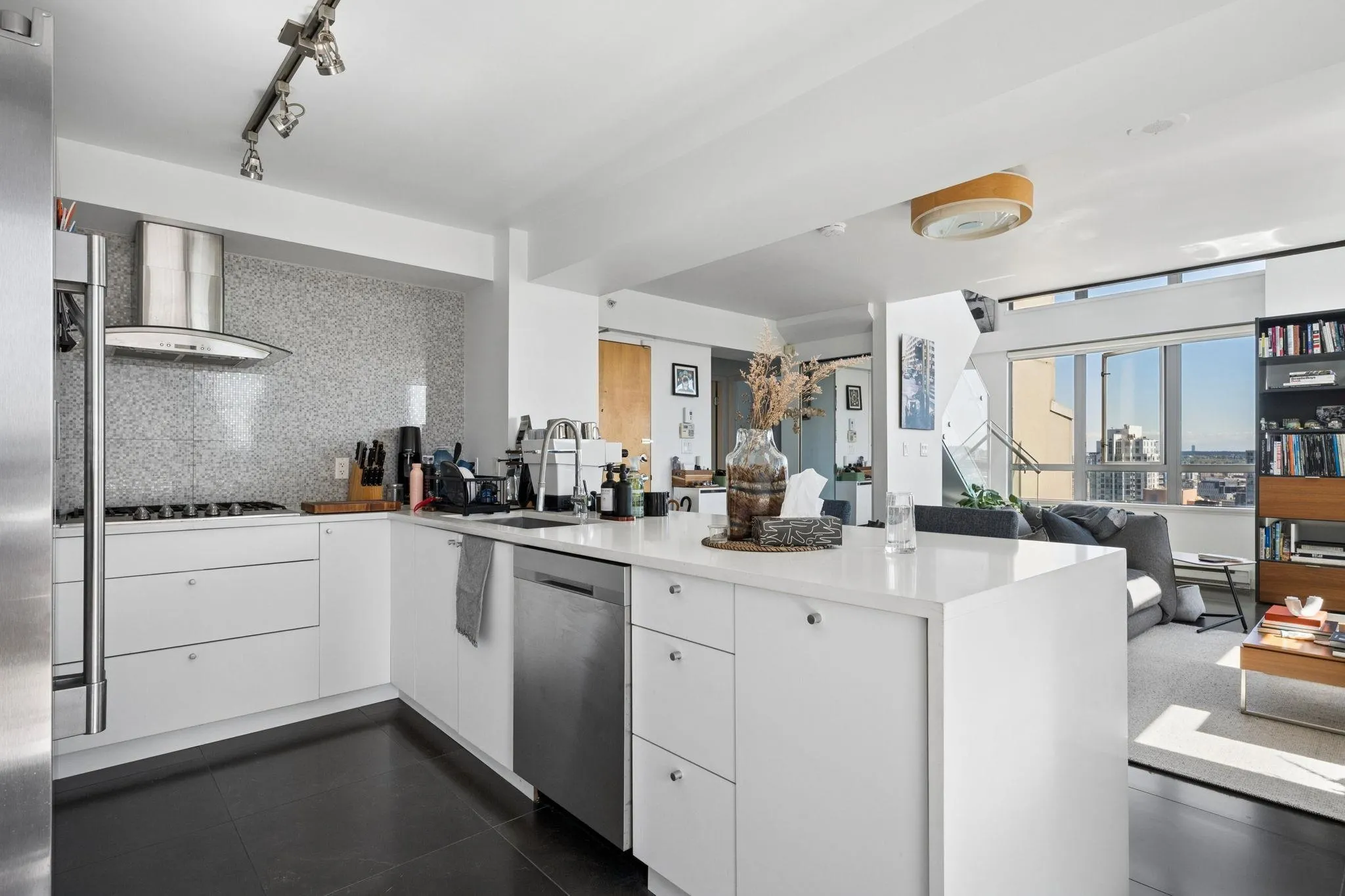 1238 Richards Street #2601