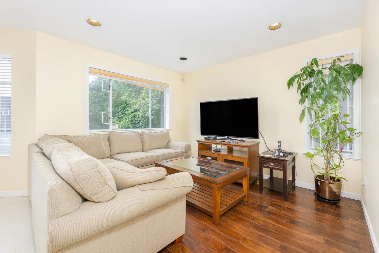 122 W 43rd Avenue