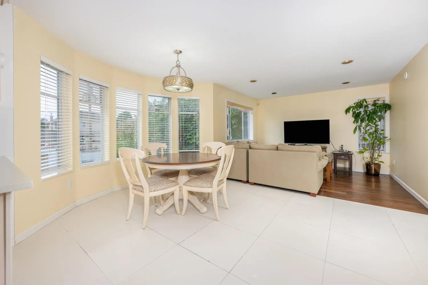 122 W 43rd Avenue