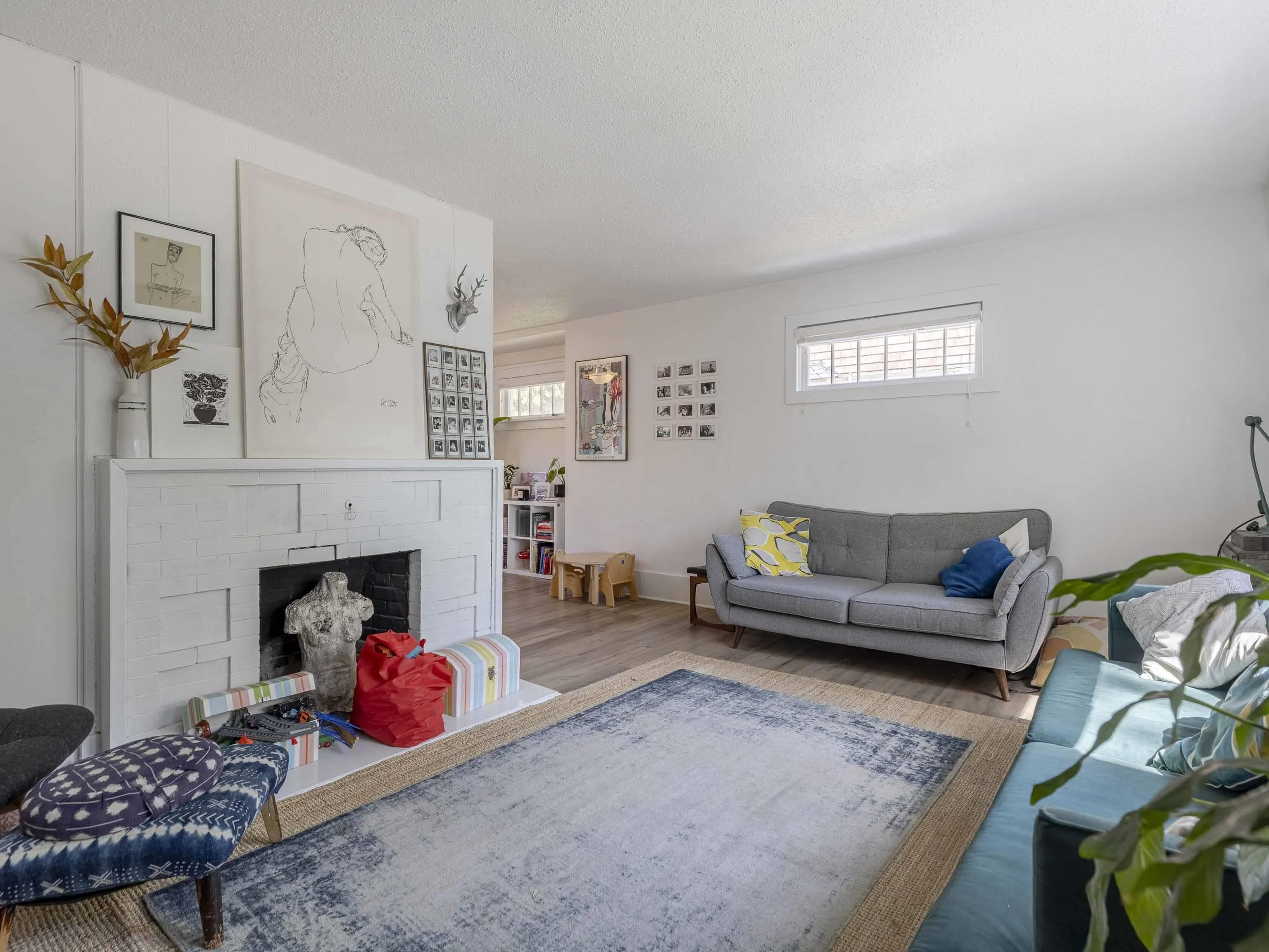 2325 W 8th Avenue