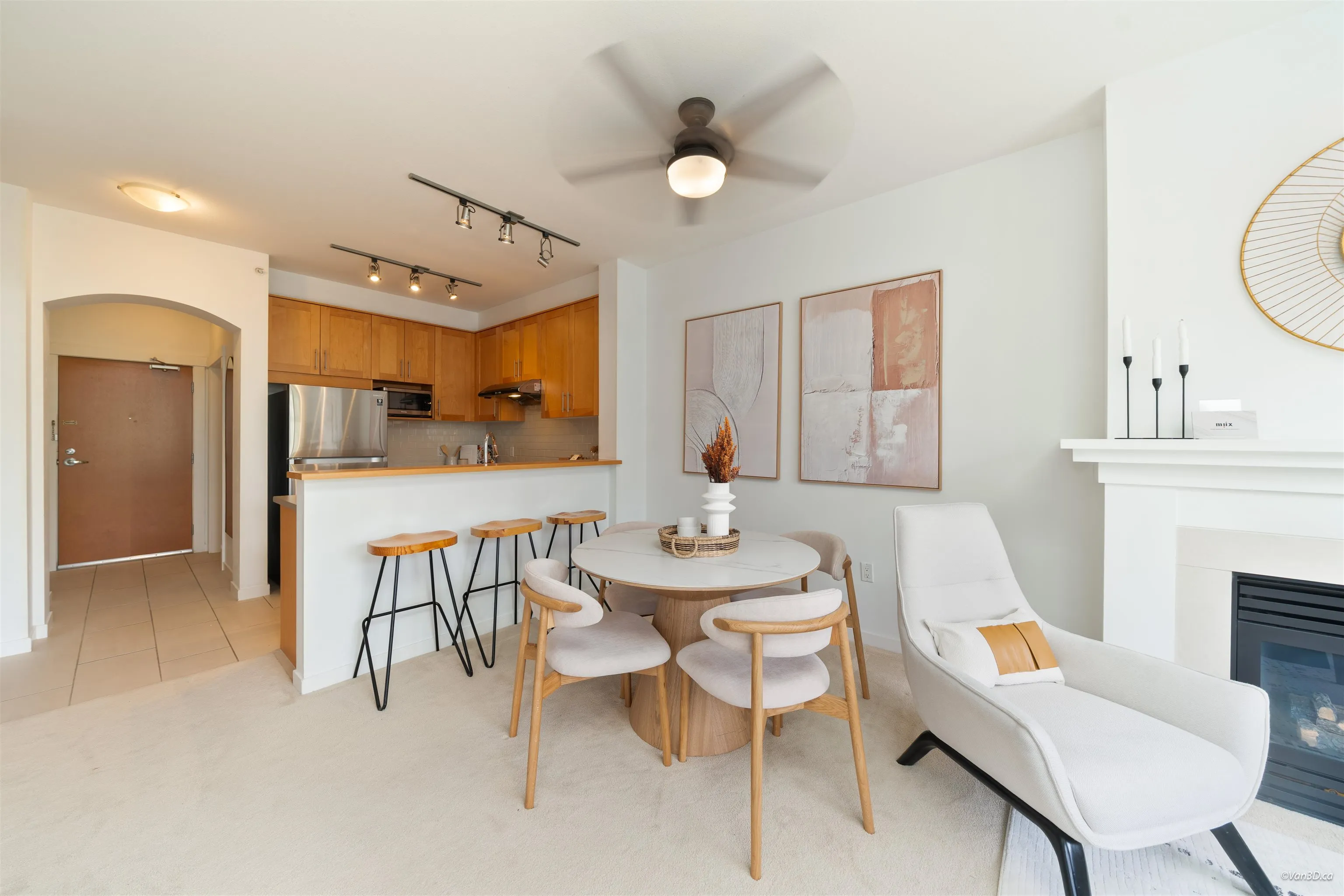 4883 Maclure Mews #404