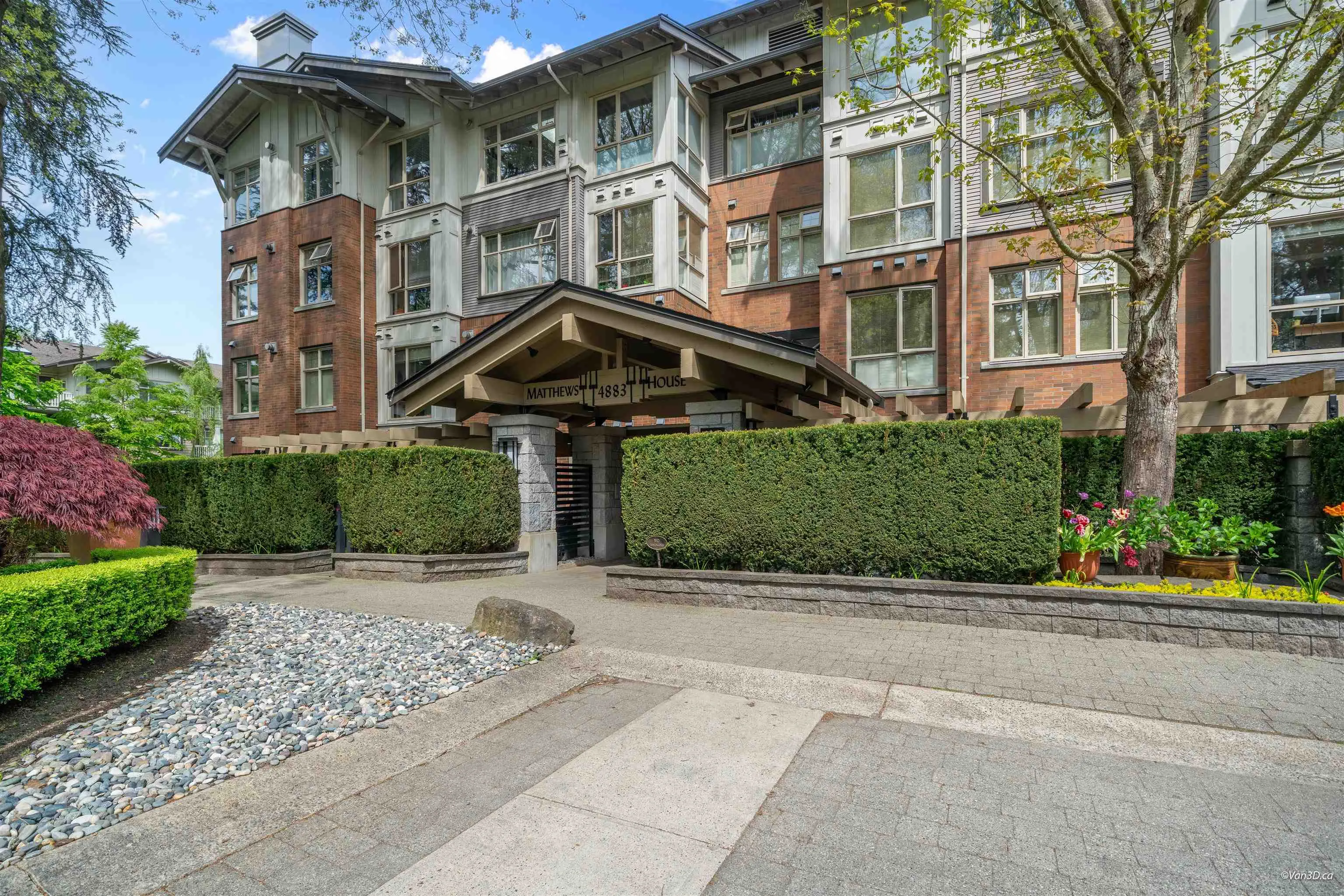 4883 Maclure Mews #404