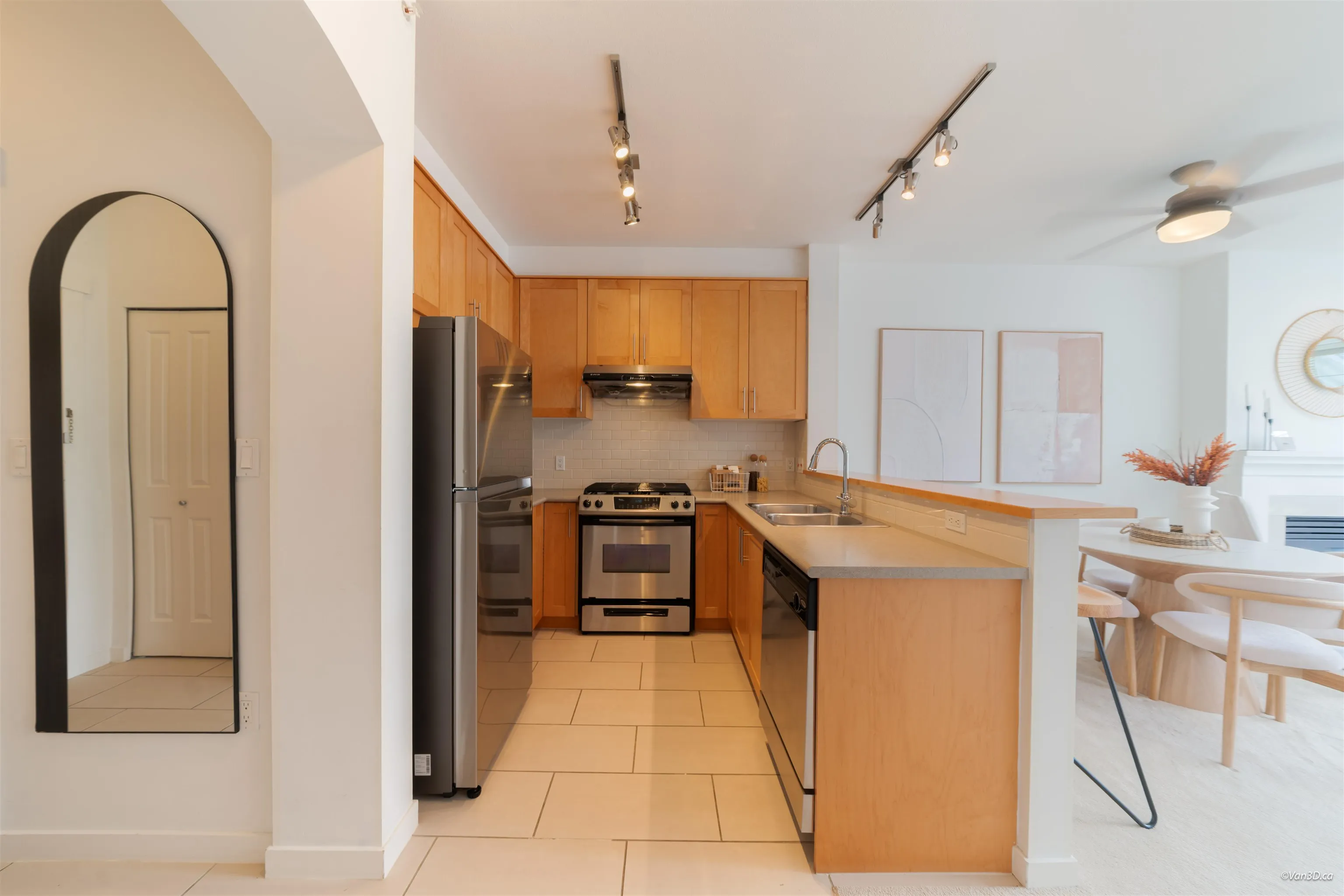 4883 Maclure Mews #404