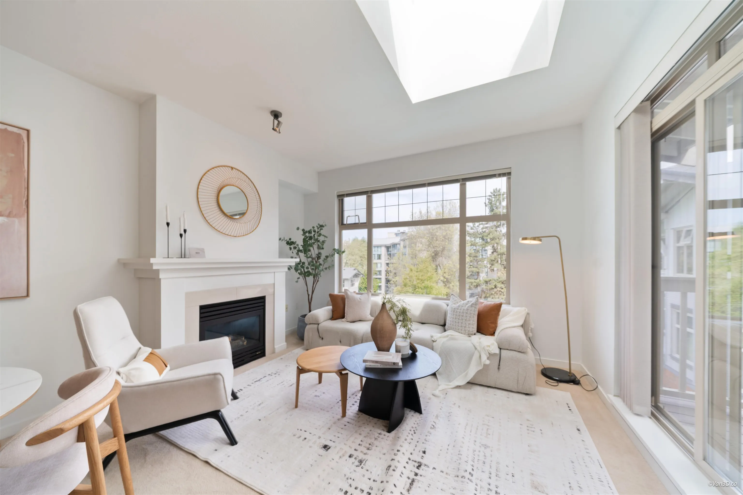 4883 Maclure Mews #404