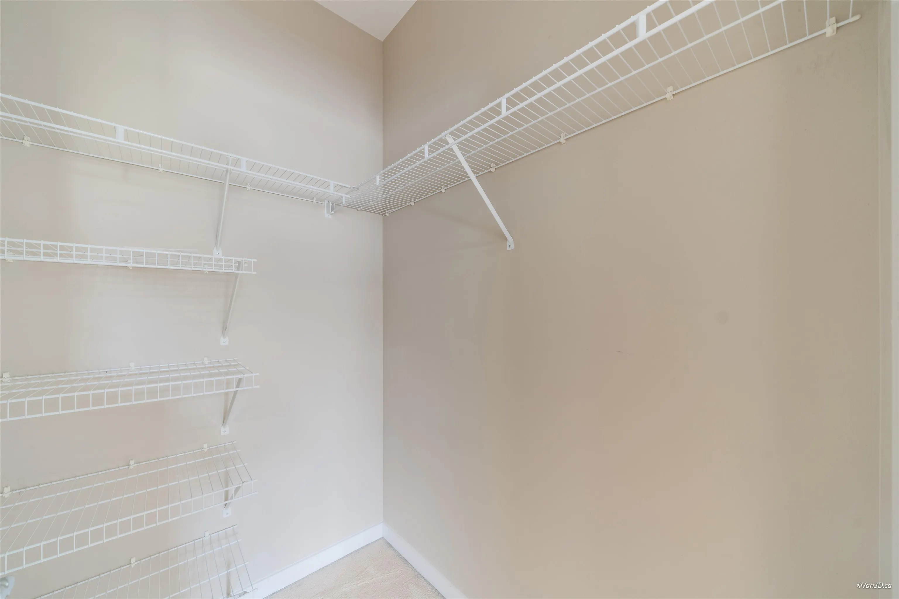 4883 Maclure Mews #404