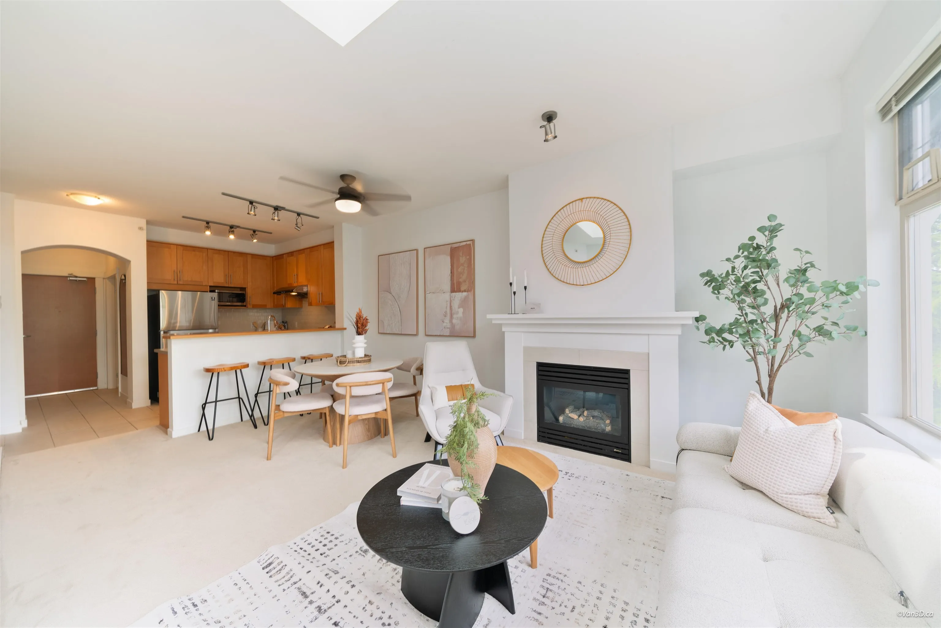 4883 Maclure Mews #404