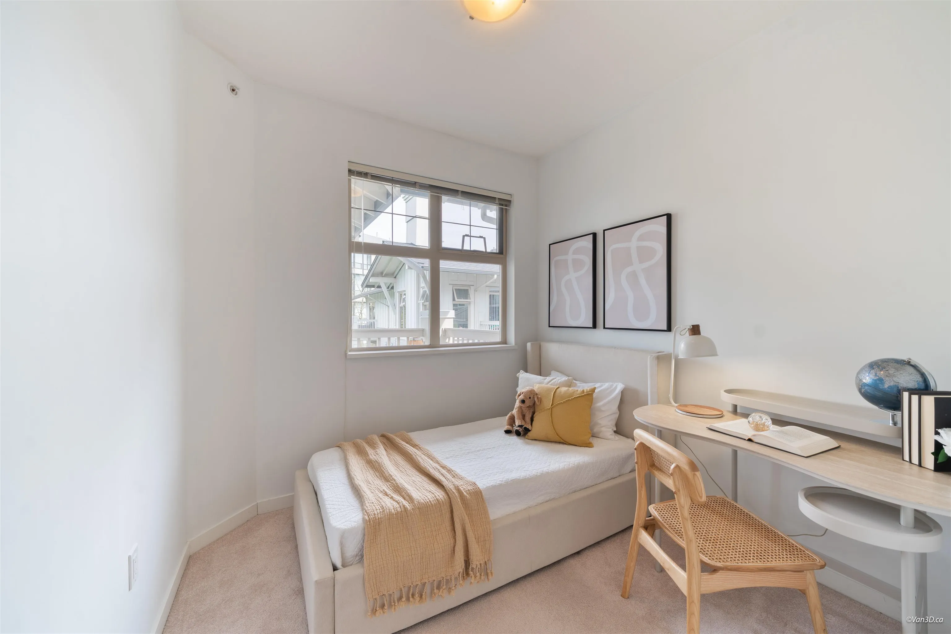 4883 Maclure Mews #404