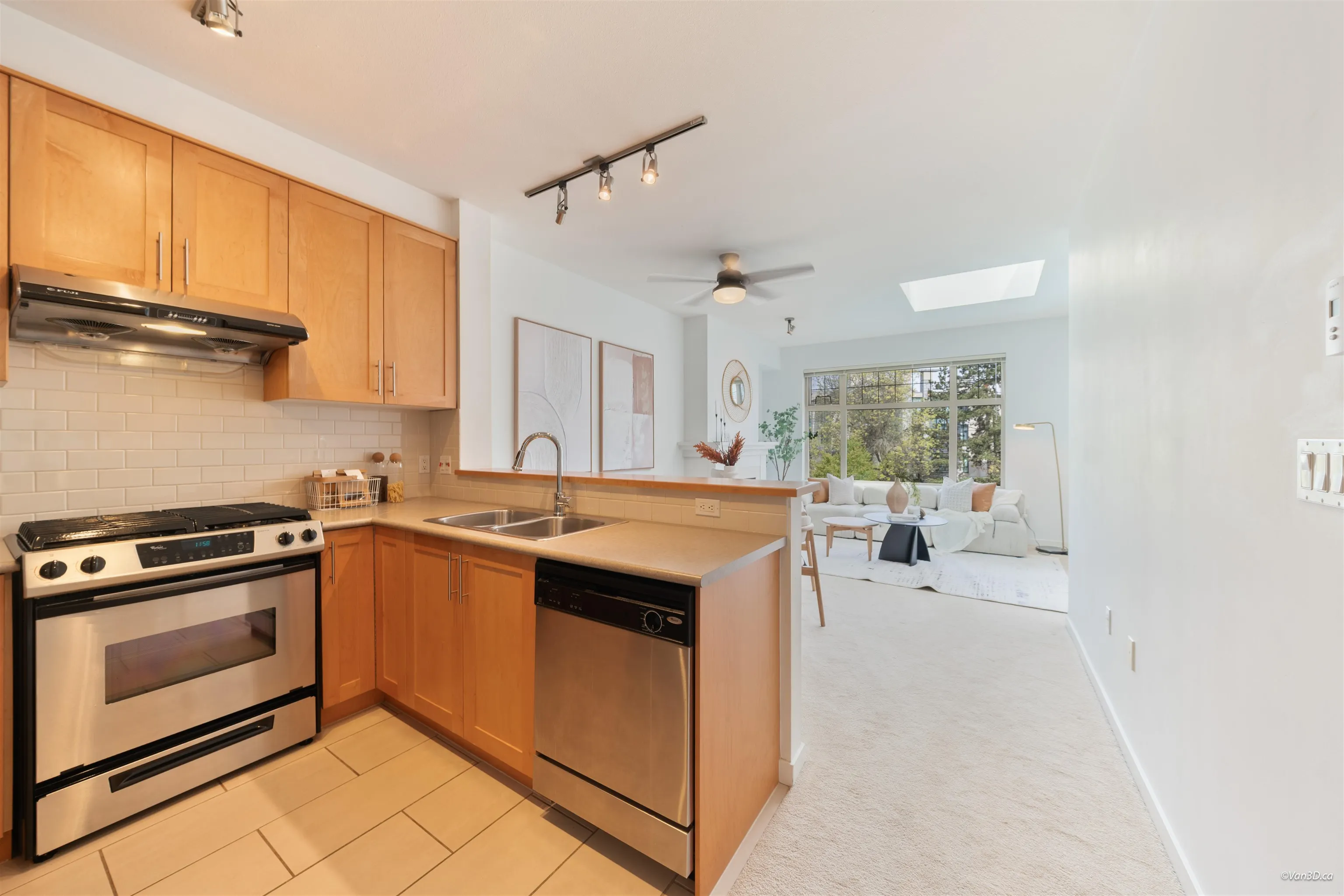 4883 Maclure Mews #404