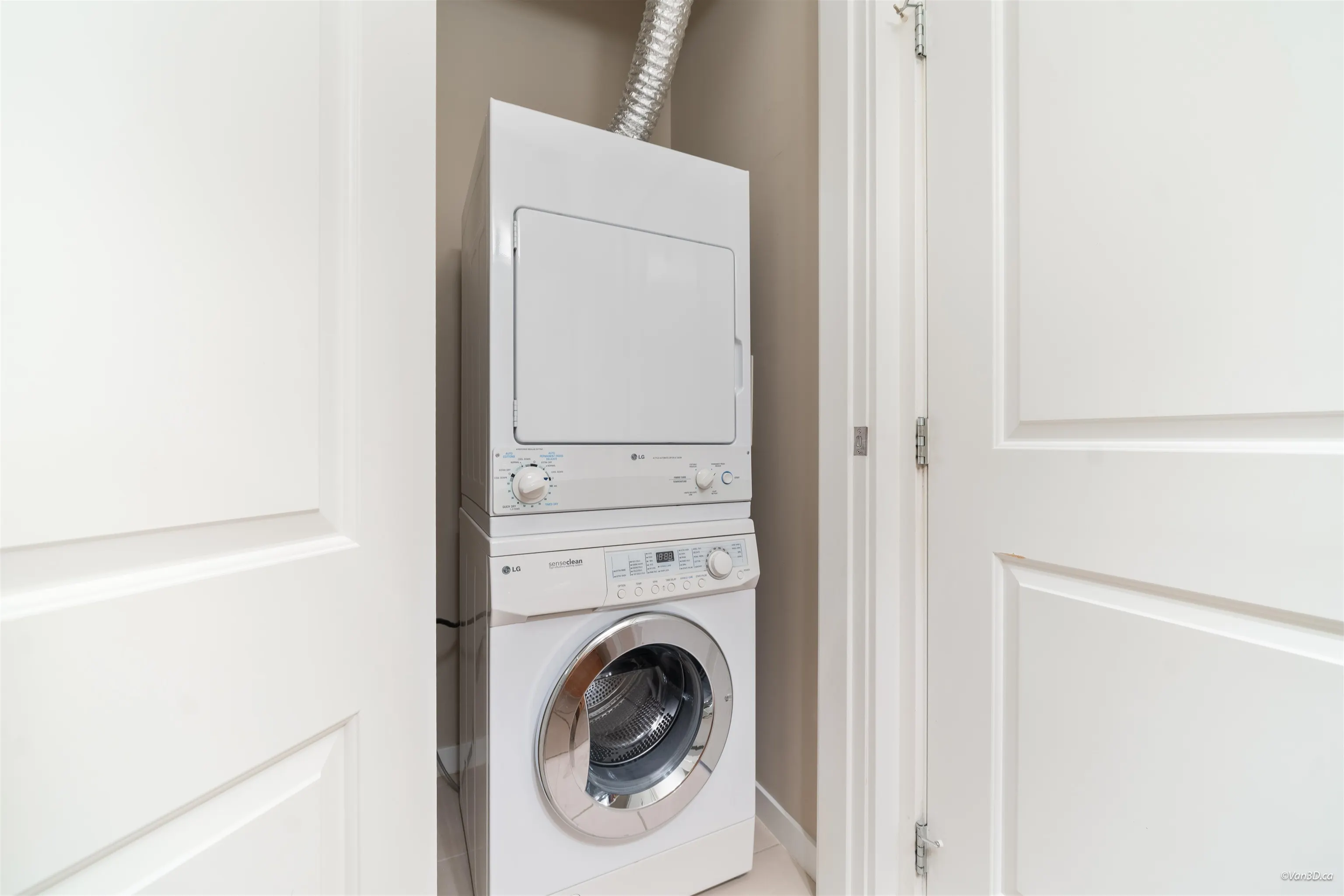 4883 Maclure Mews #404