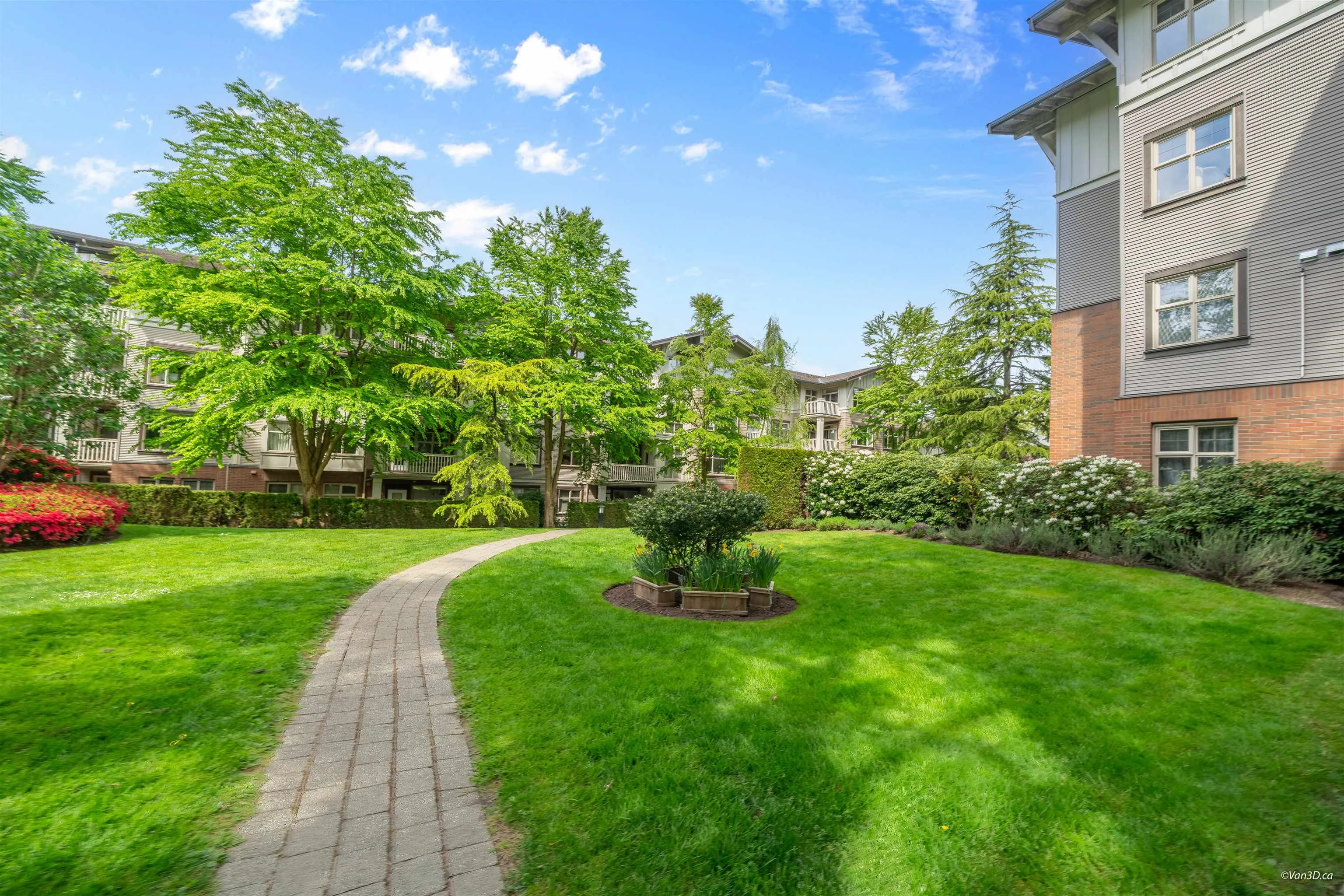 4883 Maclure Mews #404
