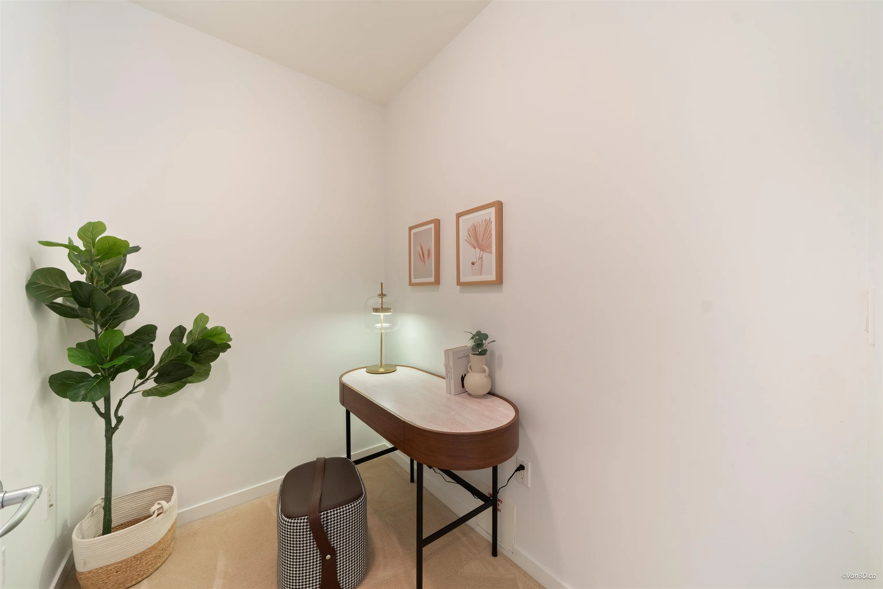 4883 Maclure Mews #404