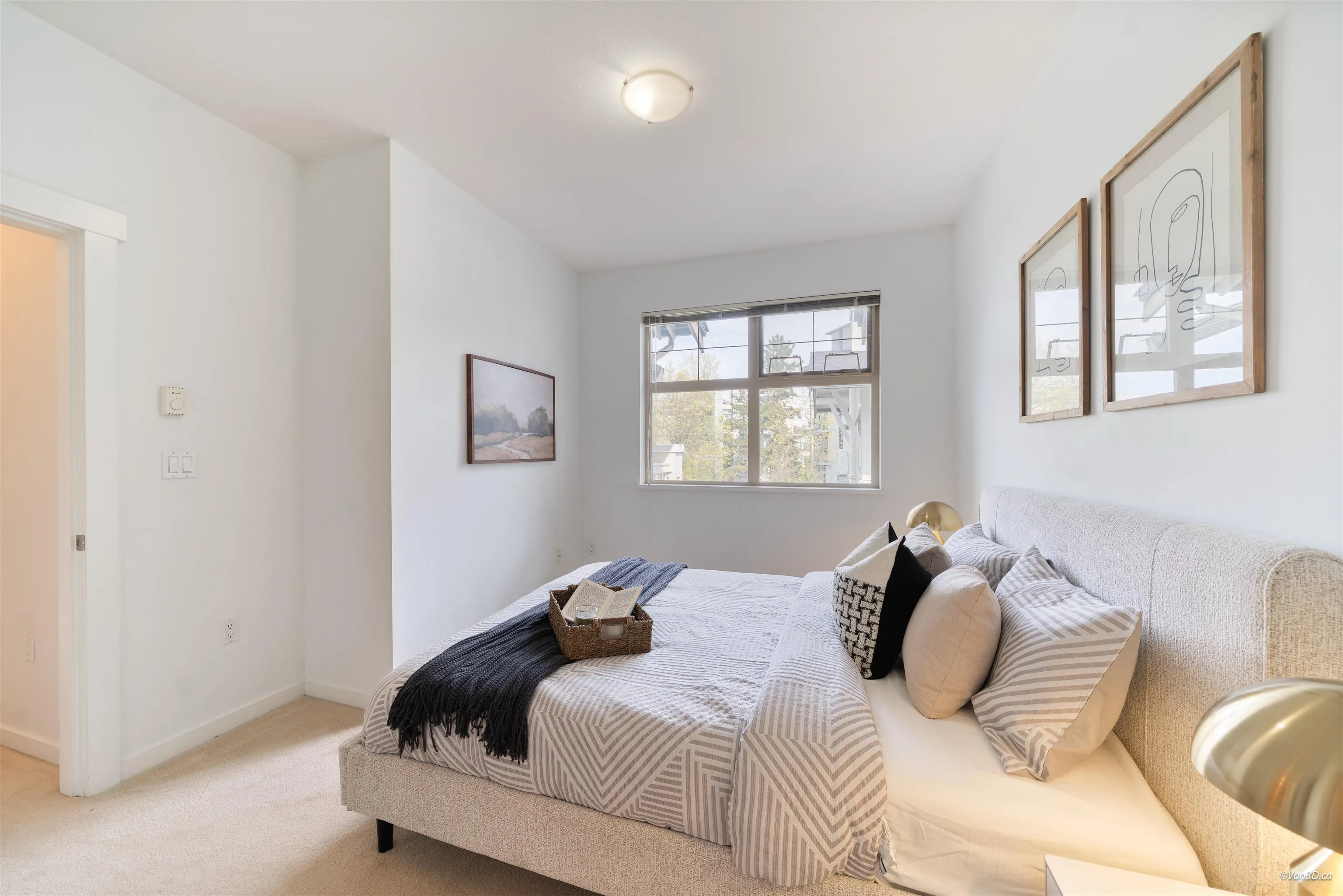 4883 Maclure Mews #404