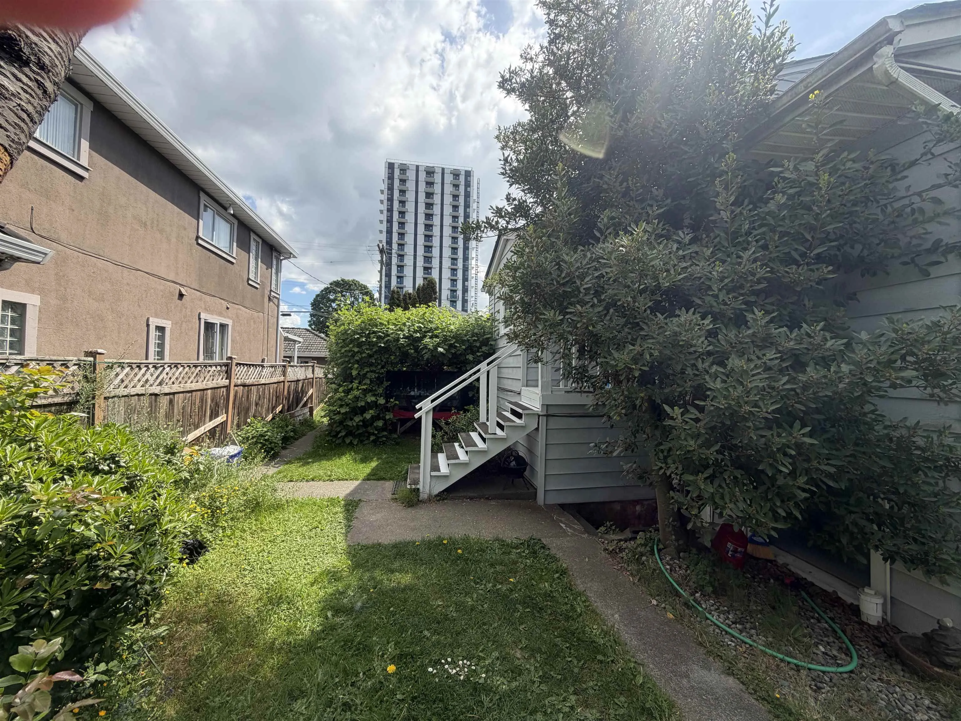 495 W 39th Avenue