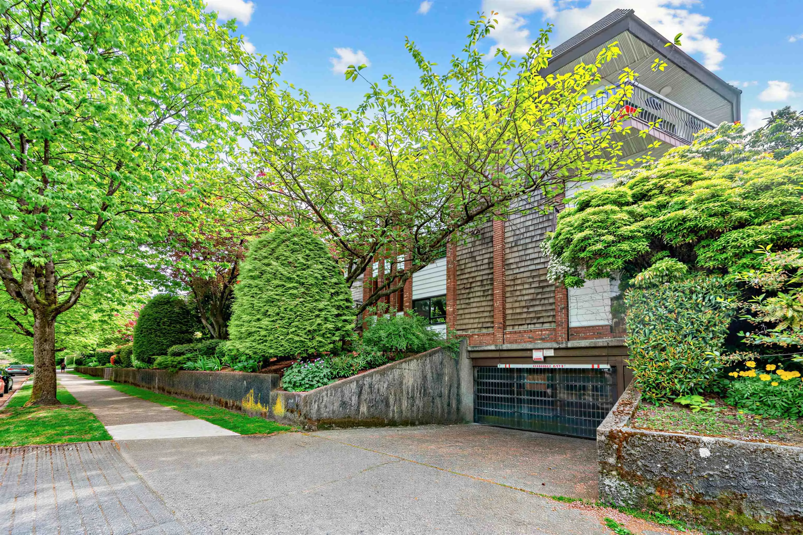 588 E 5 Avenue #111