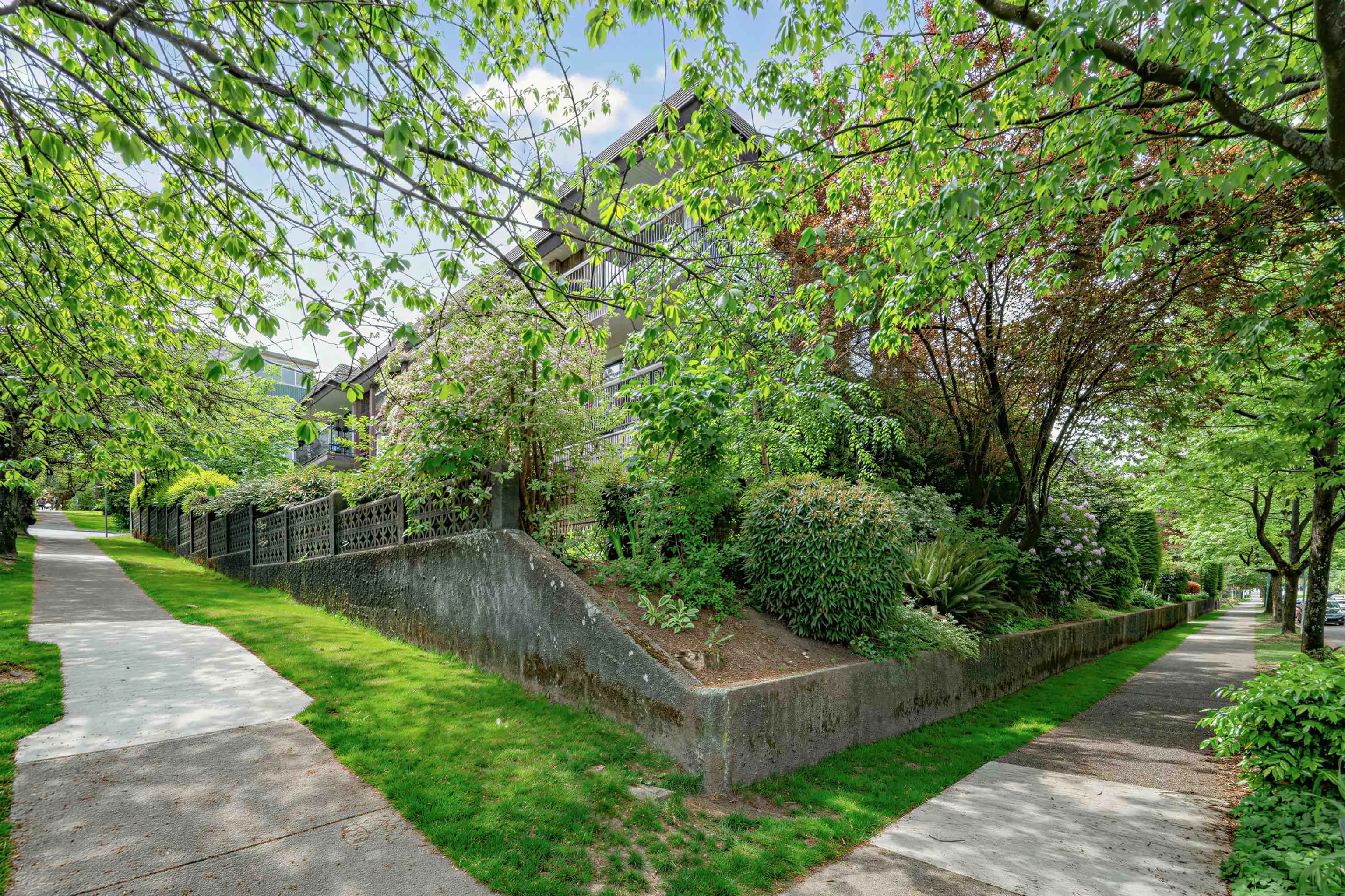 588 E 5 Avenue #111