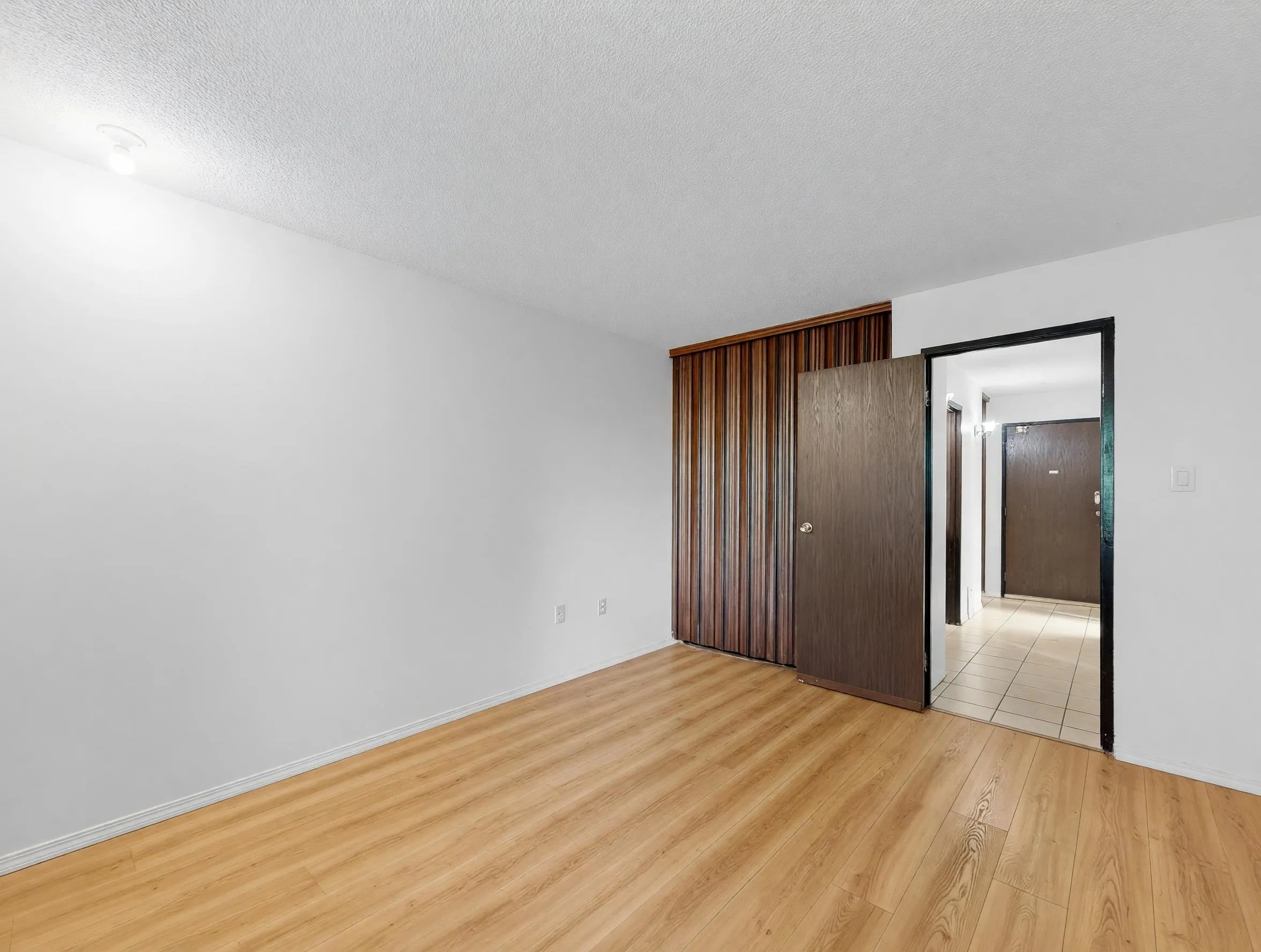 588 E 5 Avenue #111