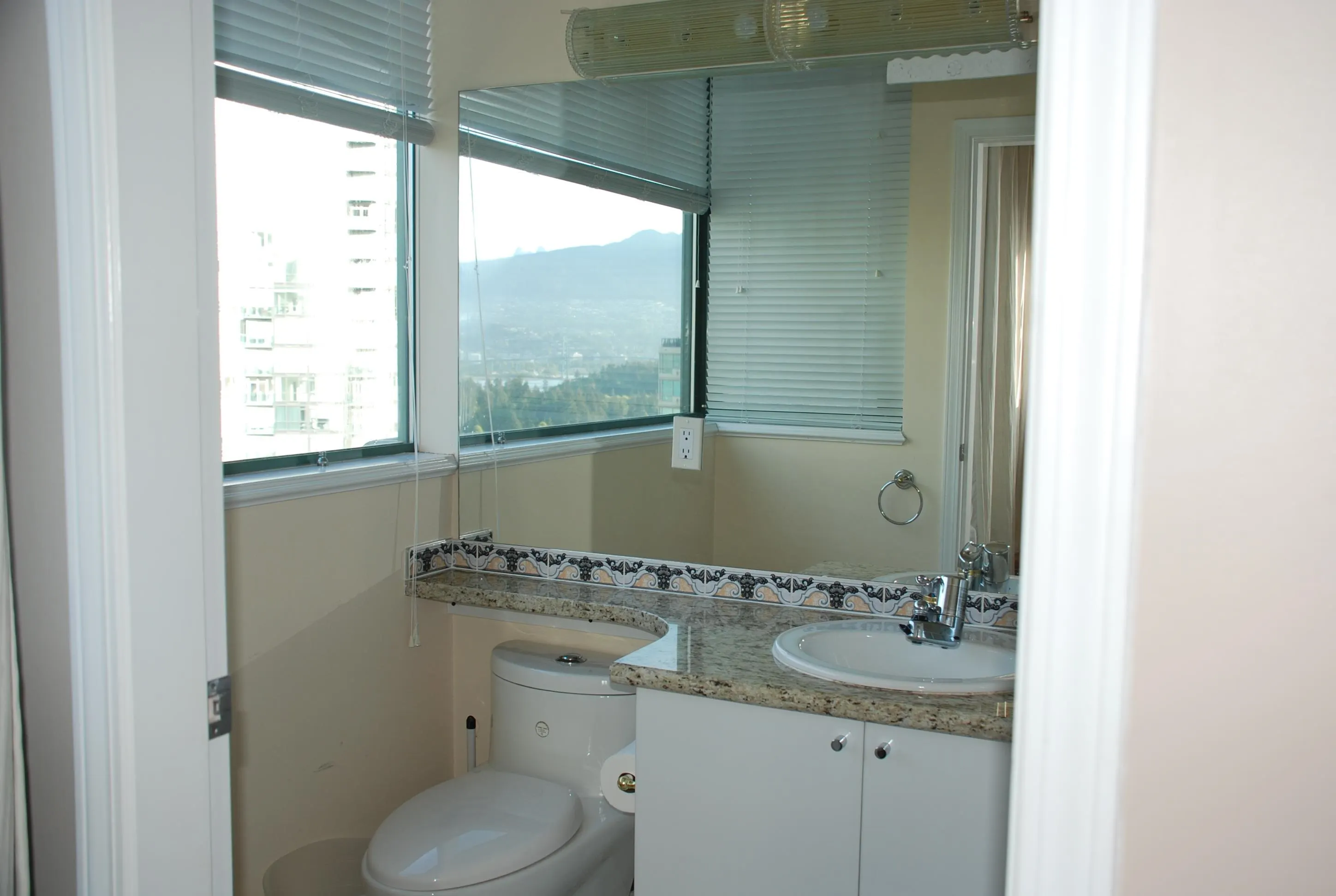 1239 West Georgia Street #2908