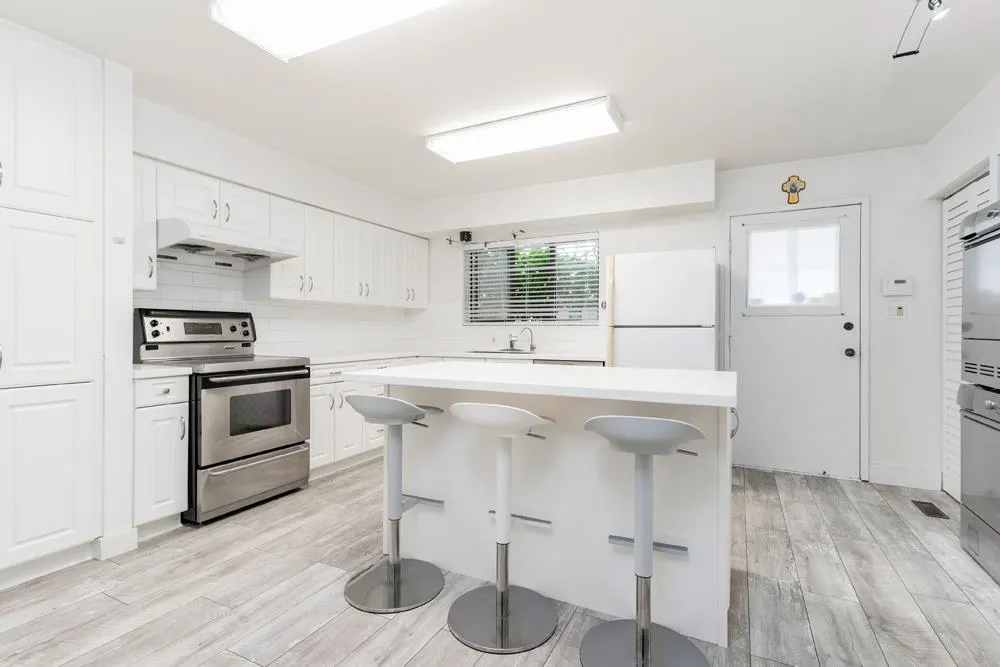 5416 Yew Street