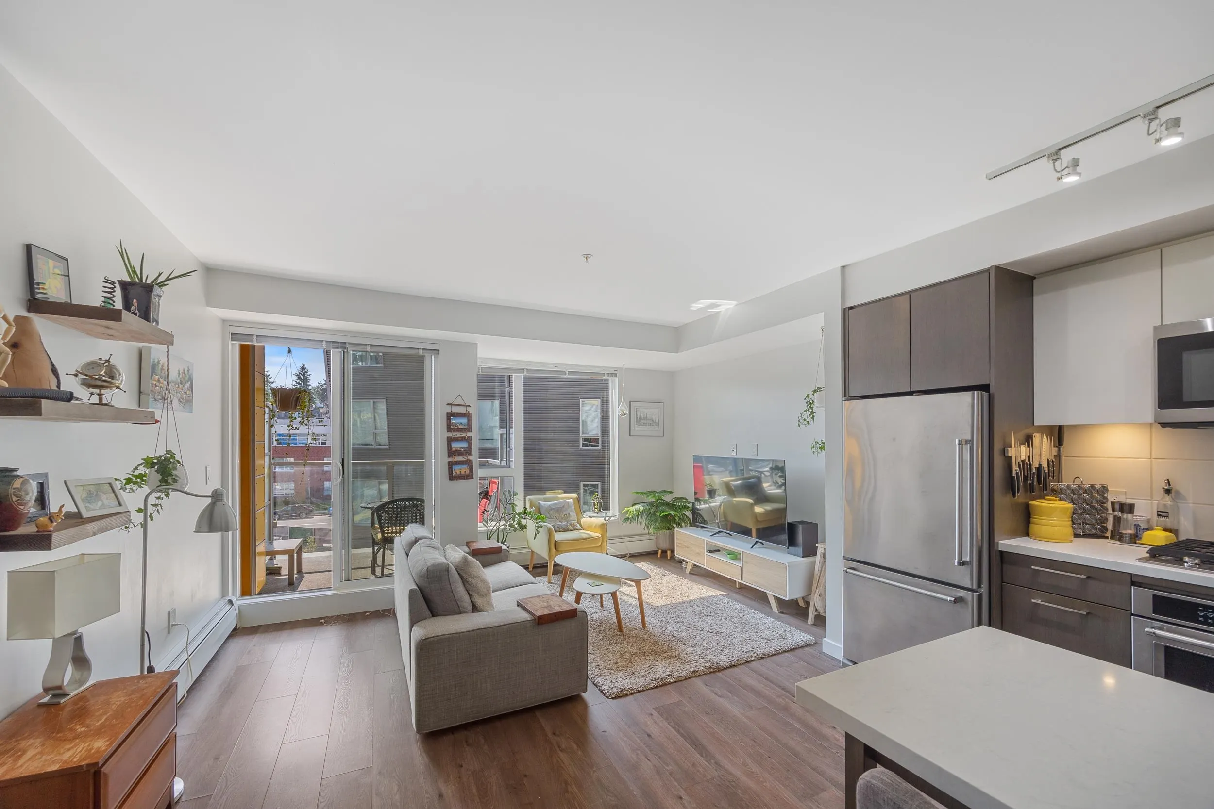 384 E 1st Avenue #619