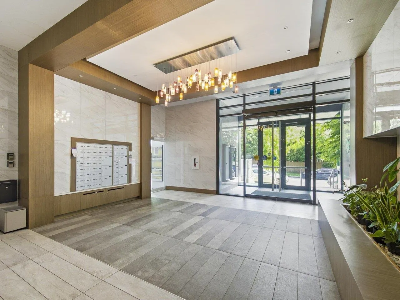 5693 Elizabeth Street #402