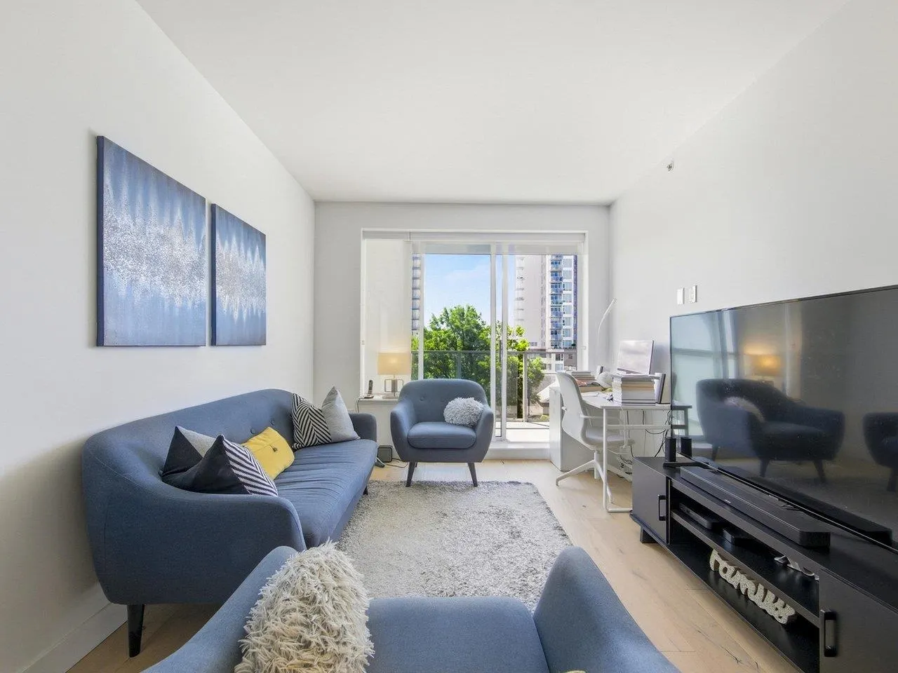 5693 Elizabeth Street #402