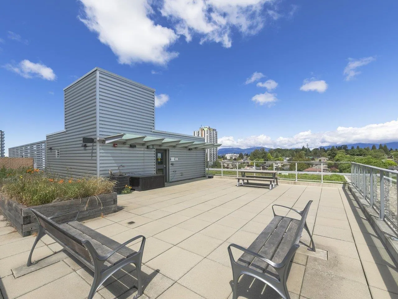 5693 Elizabeth Street #402