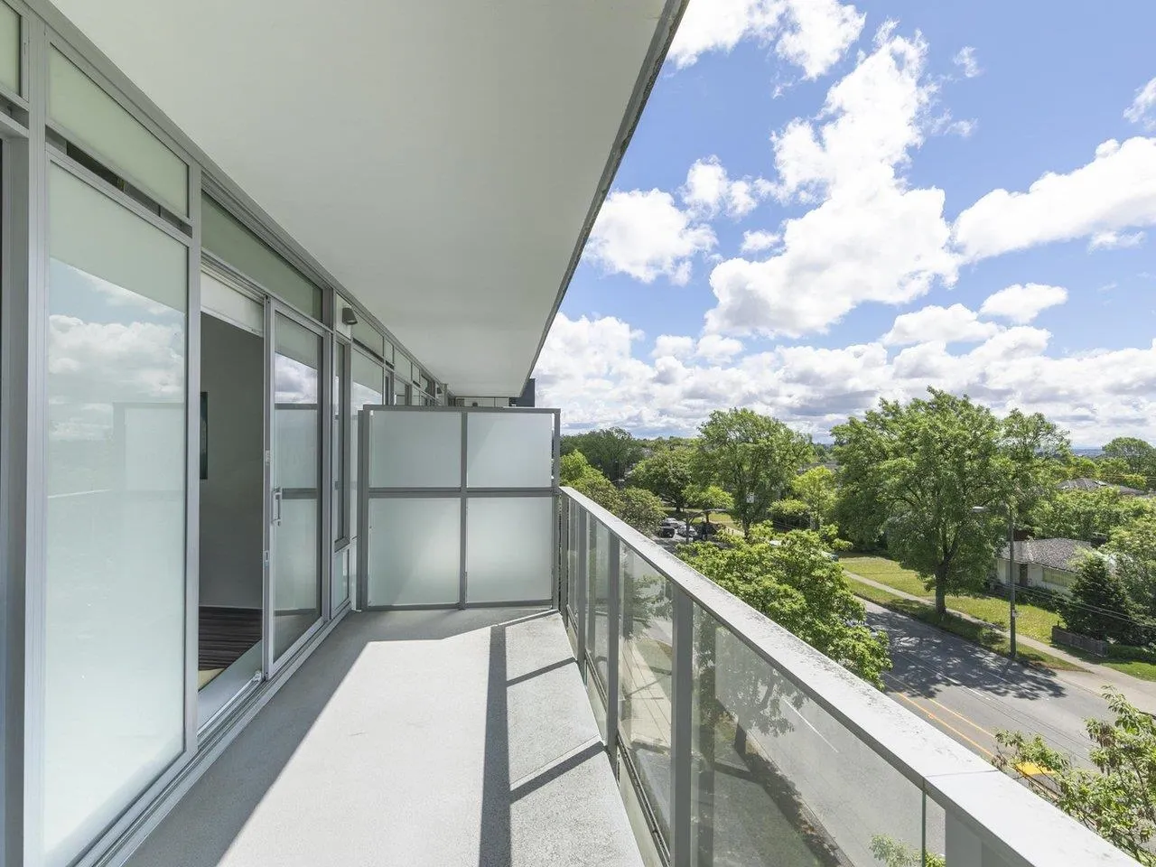 5693 Elizabeth Street #402