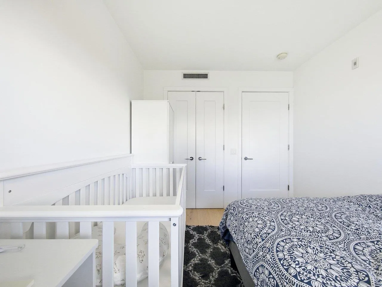 5693 Elizabeth Street #402