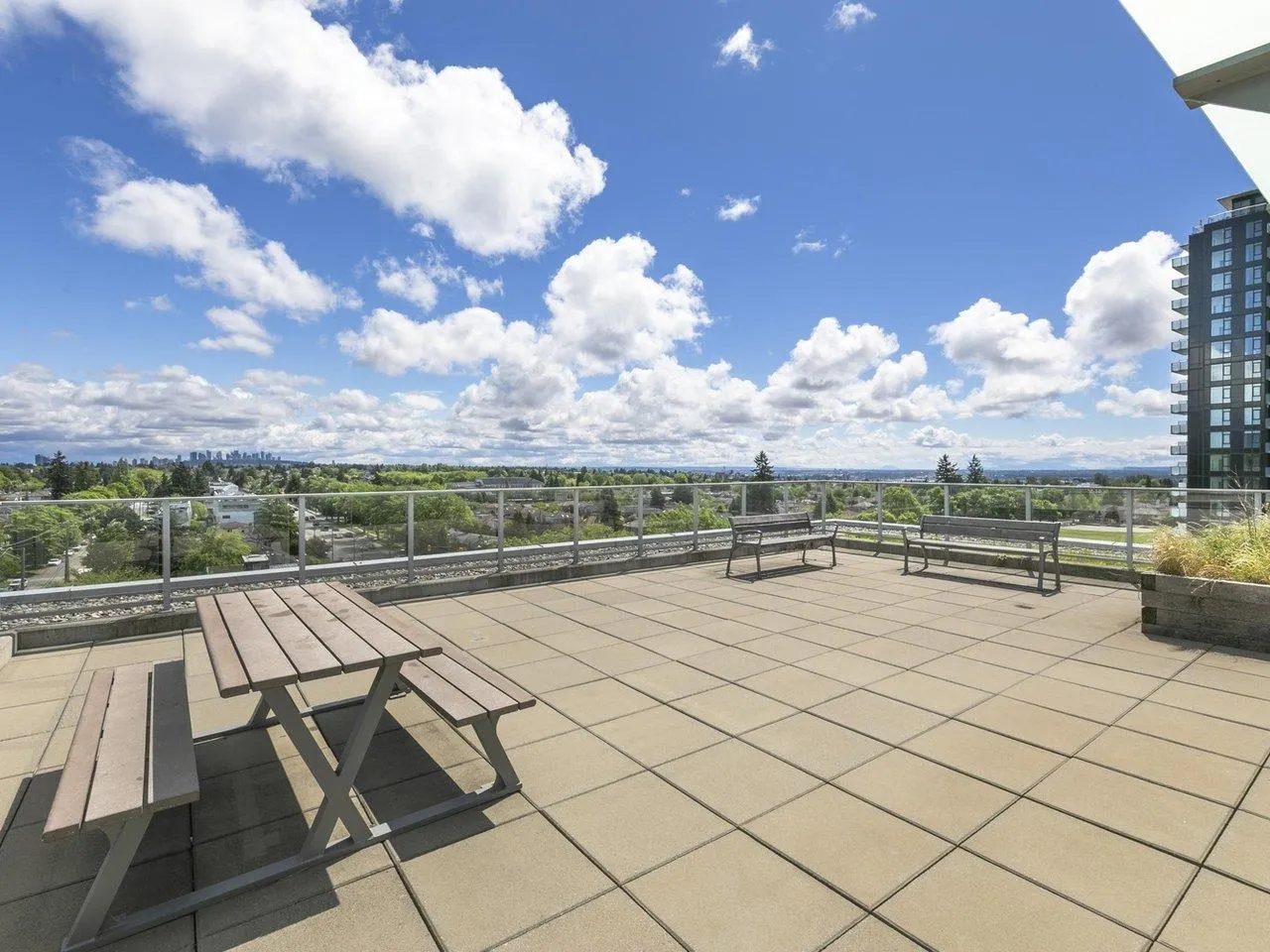 5693 Elizabeth Street #402